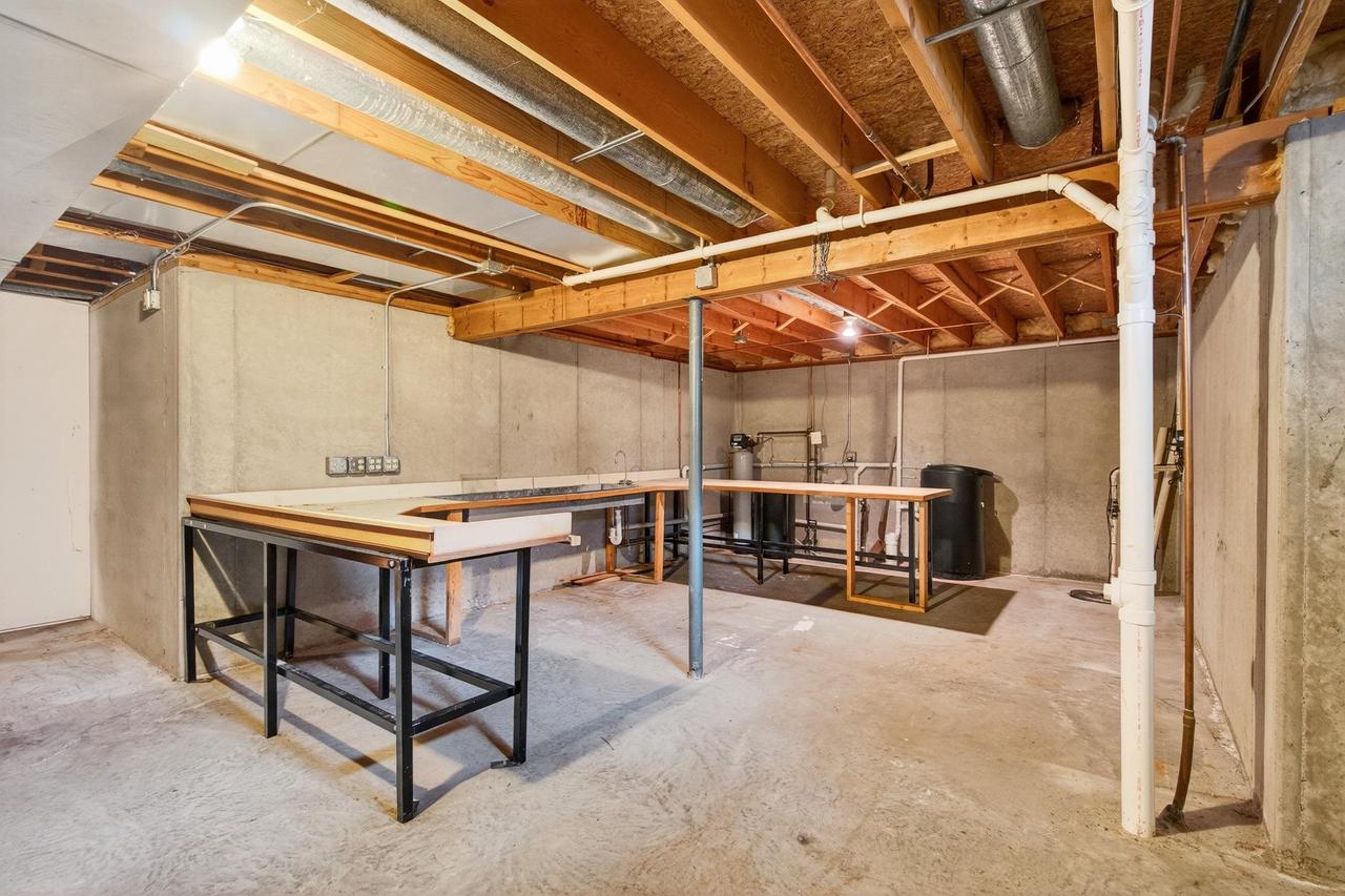 Oshkosh, Wisconsin, 54904, United States, 4 Bedrooms Bedrooms, ,3 BathroomsBathrooms,Residential,For Sale,1978045