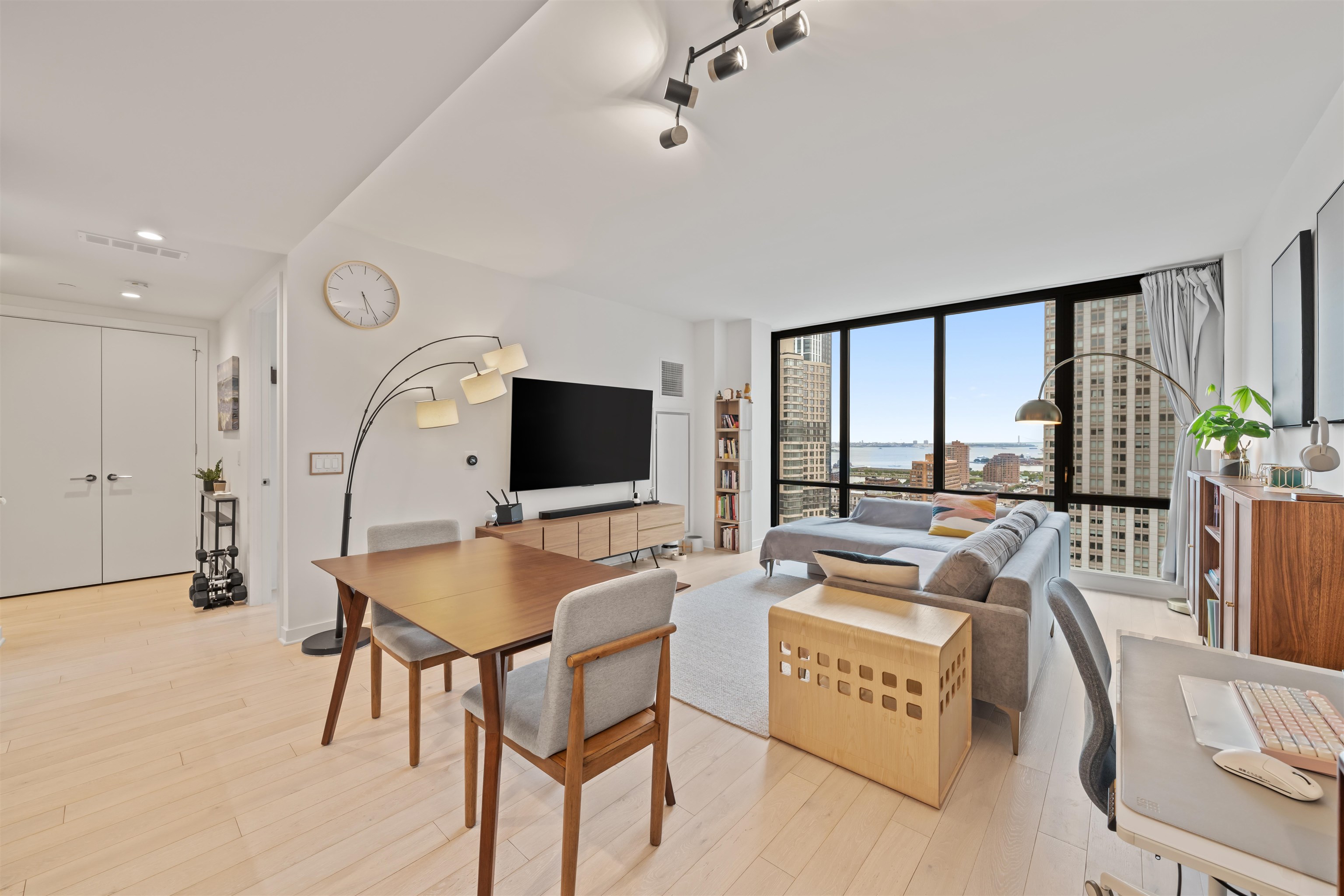 Jersey City, New Jersey, 07302, United States, 1 Bedroom Bedrooms, ,1 BathroomBathrooms,Residential,For Sale,1941676