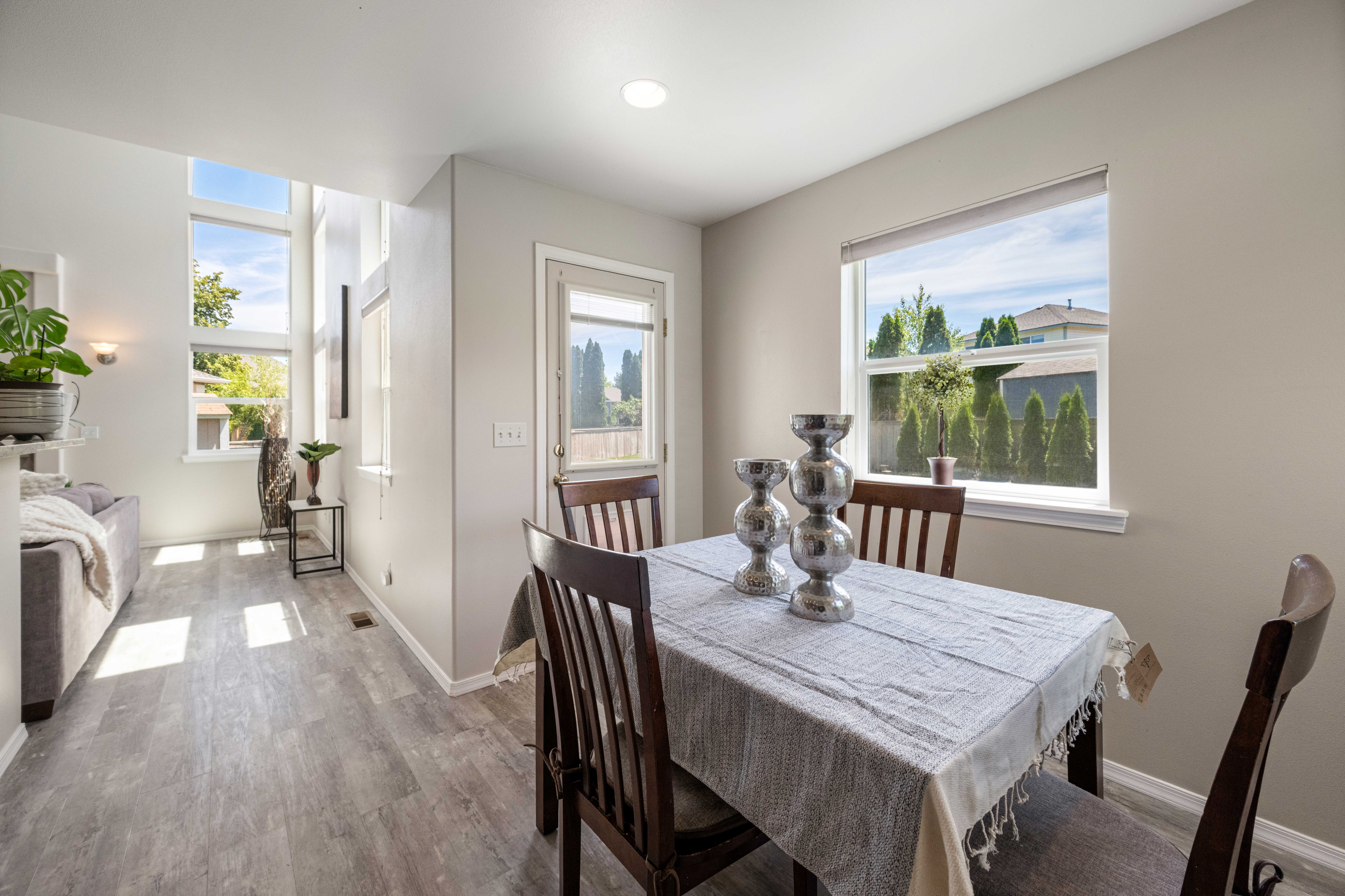  4+ Bedrooms with 3 car garage in Creekstone - 物件實景