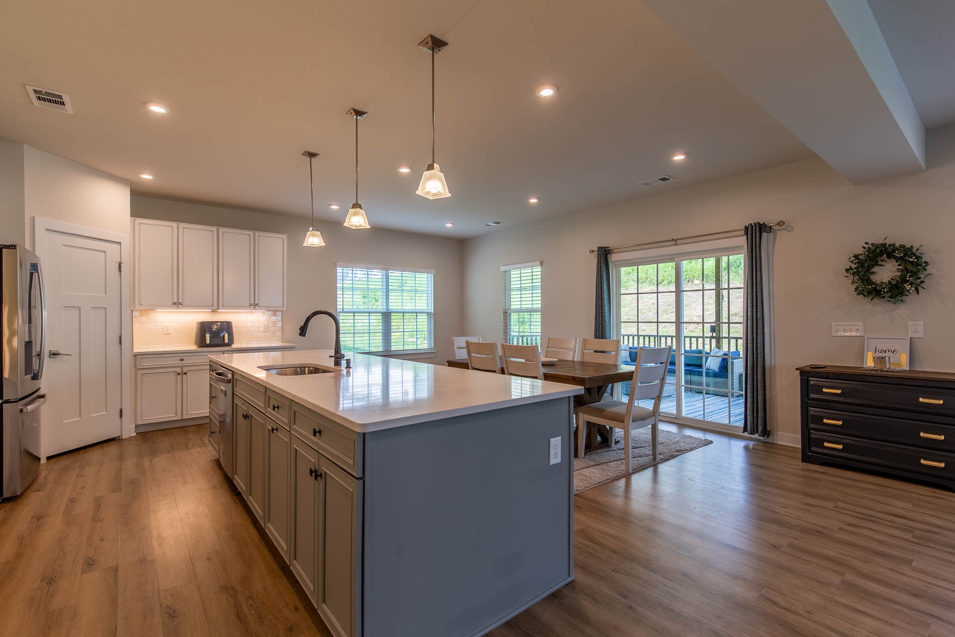 Smyrna, Tennessee, 37167, United States, 5 Bedrooms Bedrooms, ,4 BathroomsBathrooms,Residential,For Sale,1848670