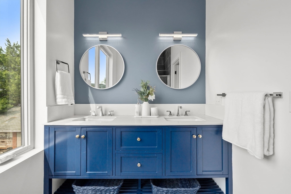Somerville, Massachusetts, 02145, United States, 5 Bedrooms Bedrooms, ,5 BathroomsBathrooms,Residential,For Sale,1849882