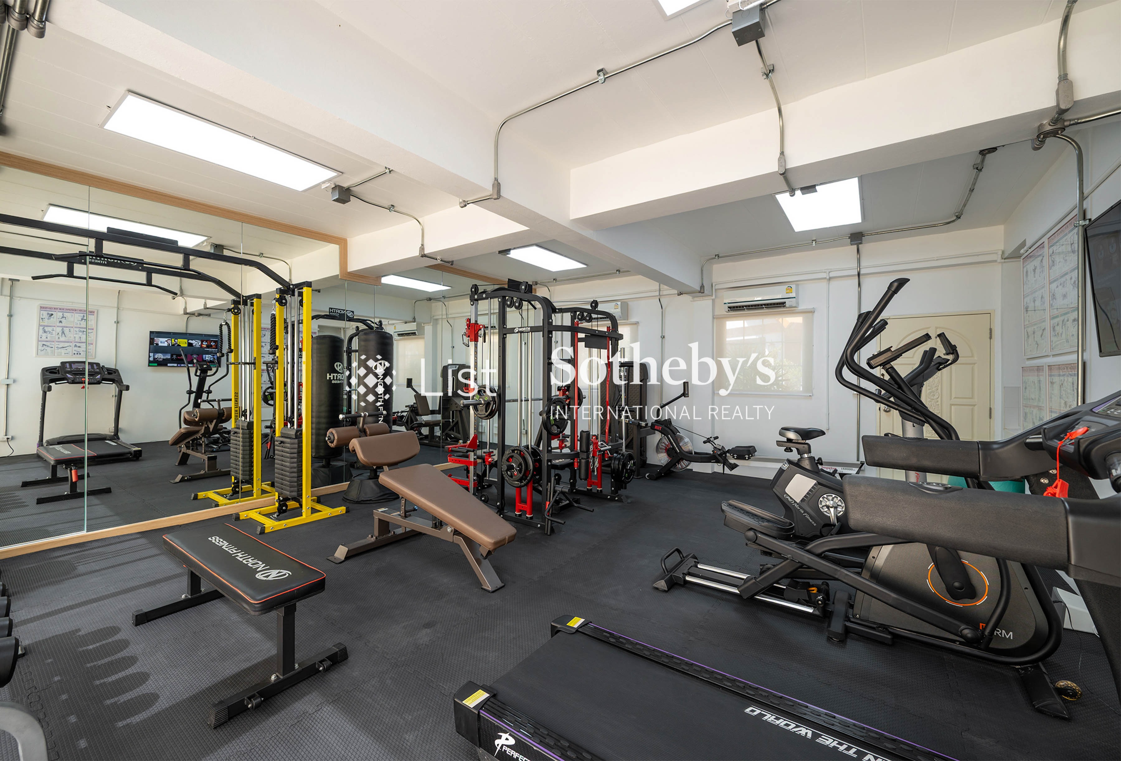  Creative Family Villa in North Cha-Am Featuring Gym, Office & Rock Wall - 物件實景