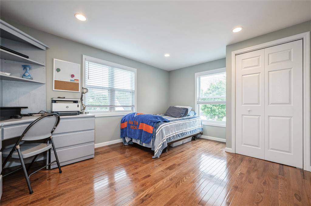 Hicksville, New York, 11801, United States, 4 Bedrooms Bedrooms, ,3 BathroomsBathrooms,Residential,For Sale,1835516