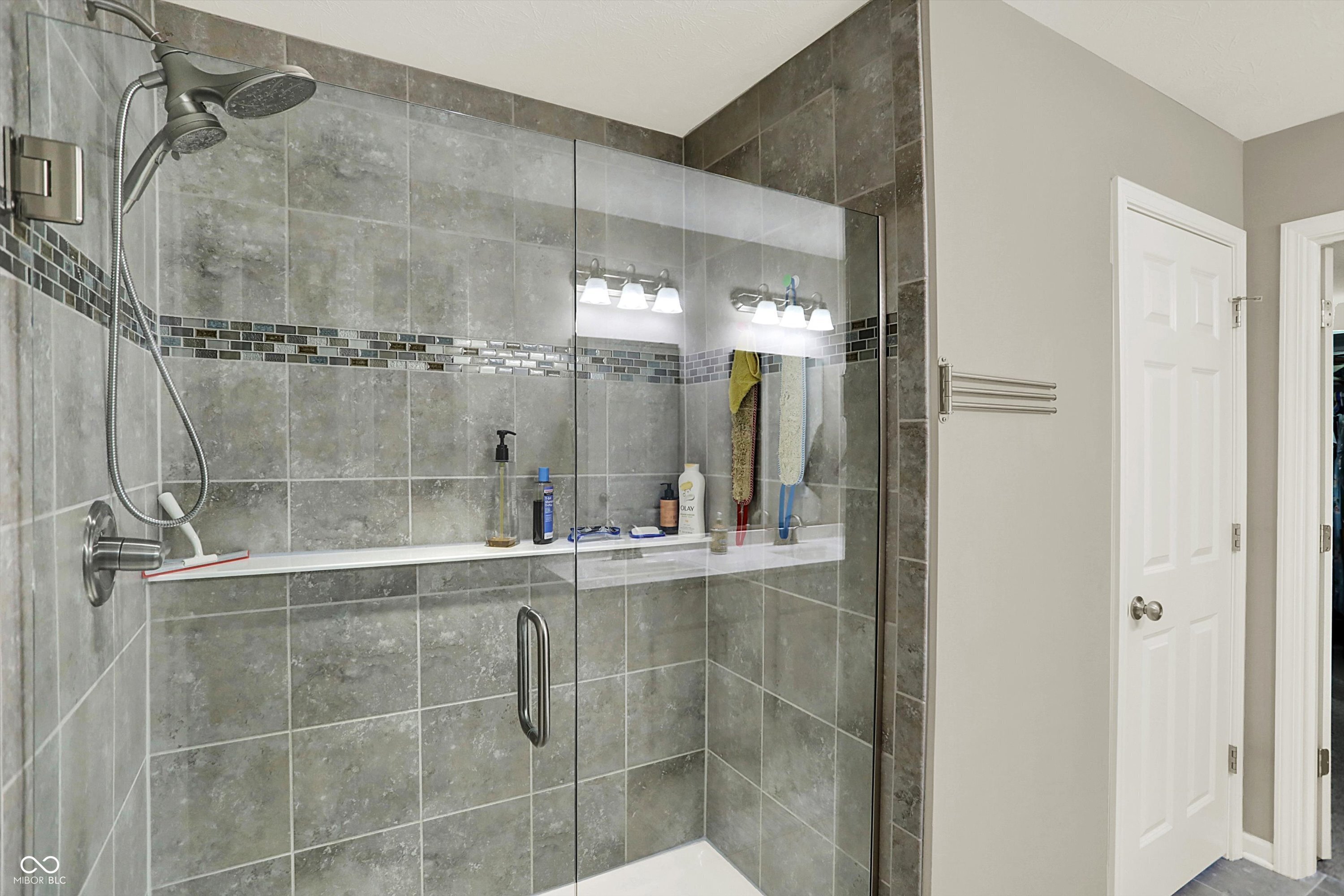 Noblesville, Indiana, 46060, United States, 5 Bedrooms Bedrooms, ,3 BathroomsBathrooms,Residential,For Sale,1974054