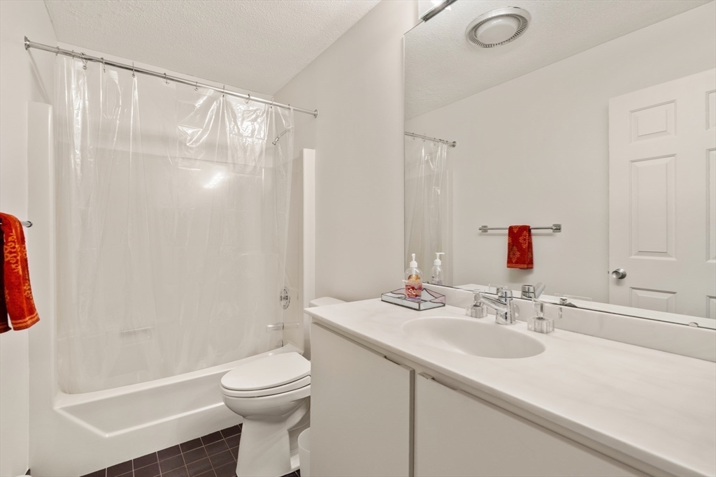 Newton, Massachusetts, 02459, United States, 2 Bedrooms Bedrooms, ,3 BathroomsBathrooms,Residential,For Sale,1885759