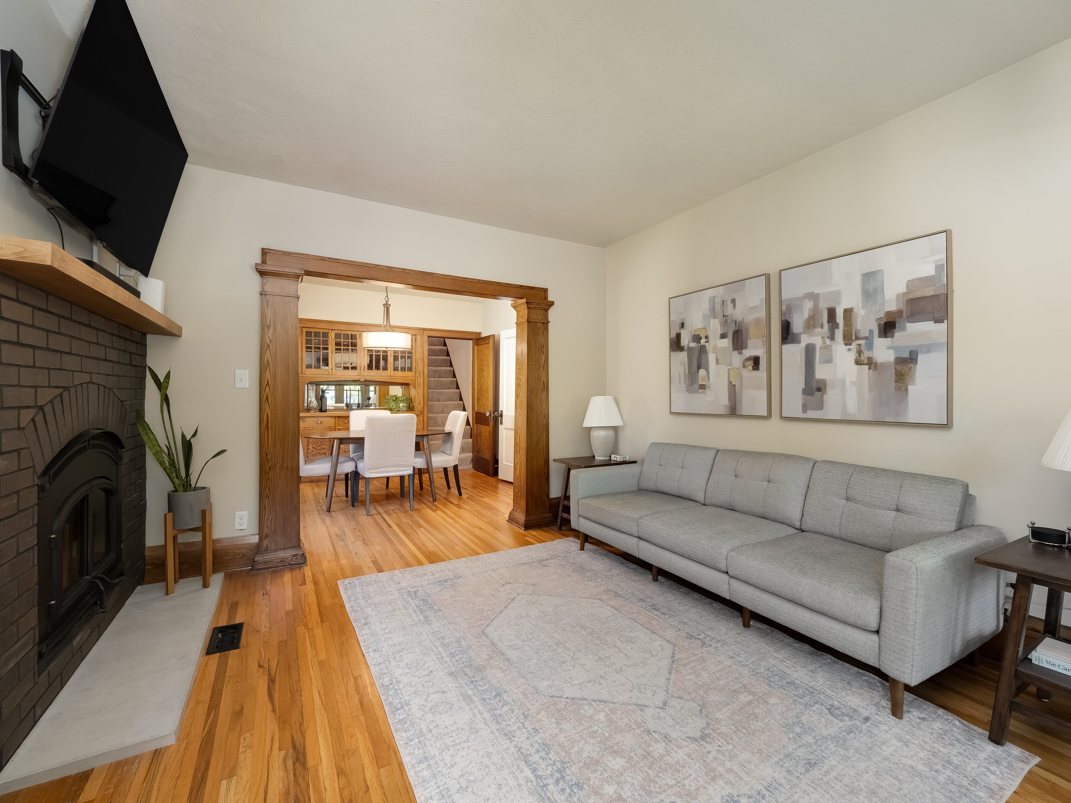  Renovated Lynnhurst Charmer Near Minnehaha Parkway - 物件實景