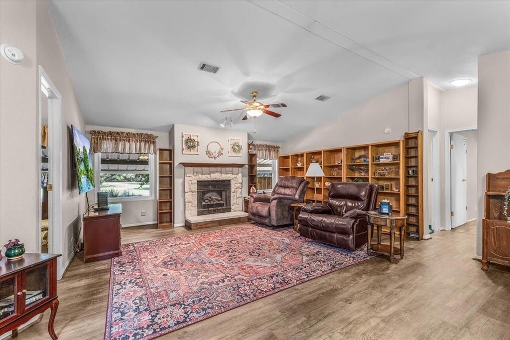 Weatherford, Texas, 76087, United States, 3 Bedrooms Bedrooms, ,2 BathroomsBathrooms,Residential,For Sale,2005705