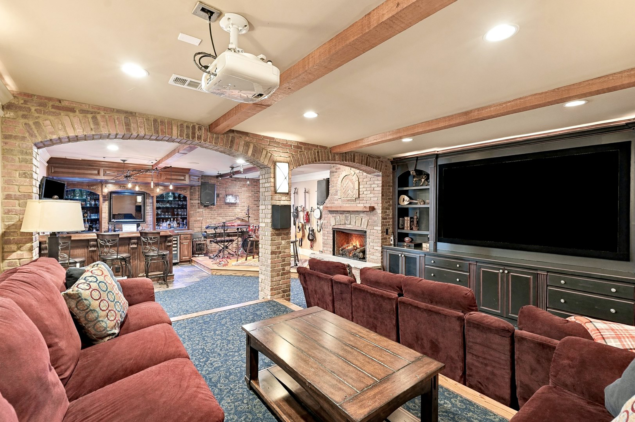  Exceptional Custom-Built Home with Theater, Full Bar and Private Gym - 物件實景