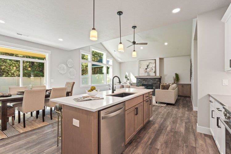 Colbert, Washington, 99005, United States, 4 Bedrooms Bedrooms, ,3 BathroomsBathrooms,Residential,For Sale,1890312