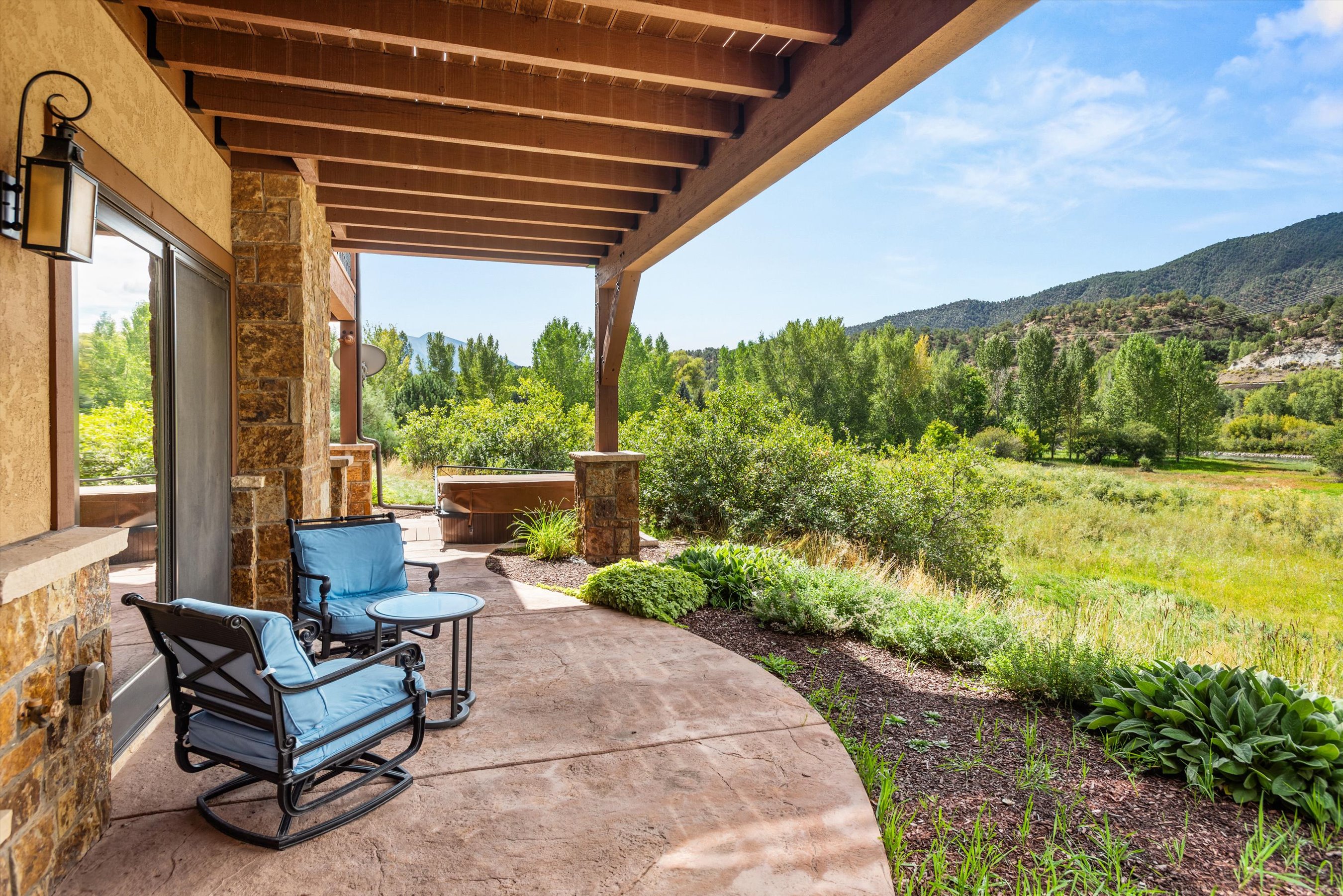  An Exceptional River-View Estate in Aspen Glen - 物件實景