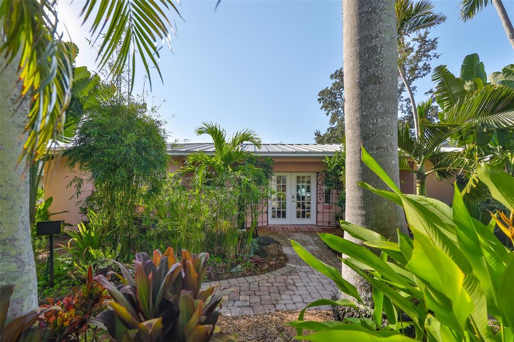 St Petersburg, Florida, 33712, United States, 3 Bedrooms Bedrooms, ,3 BathroomsBathrooms,Residential,For Sale,1998215