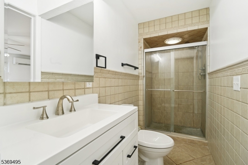 Kinnelon Boro, New Jersey, 07405, United States, 5 Bedrooms Bedrooms, ,4 BathroomsBathrooms,Residential,For Sale,1939062