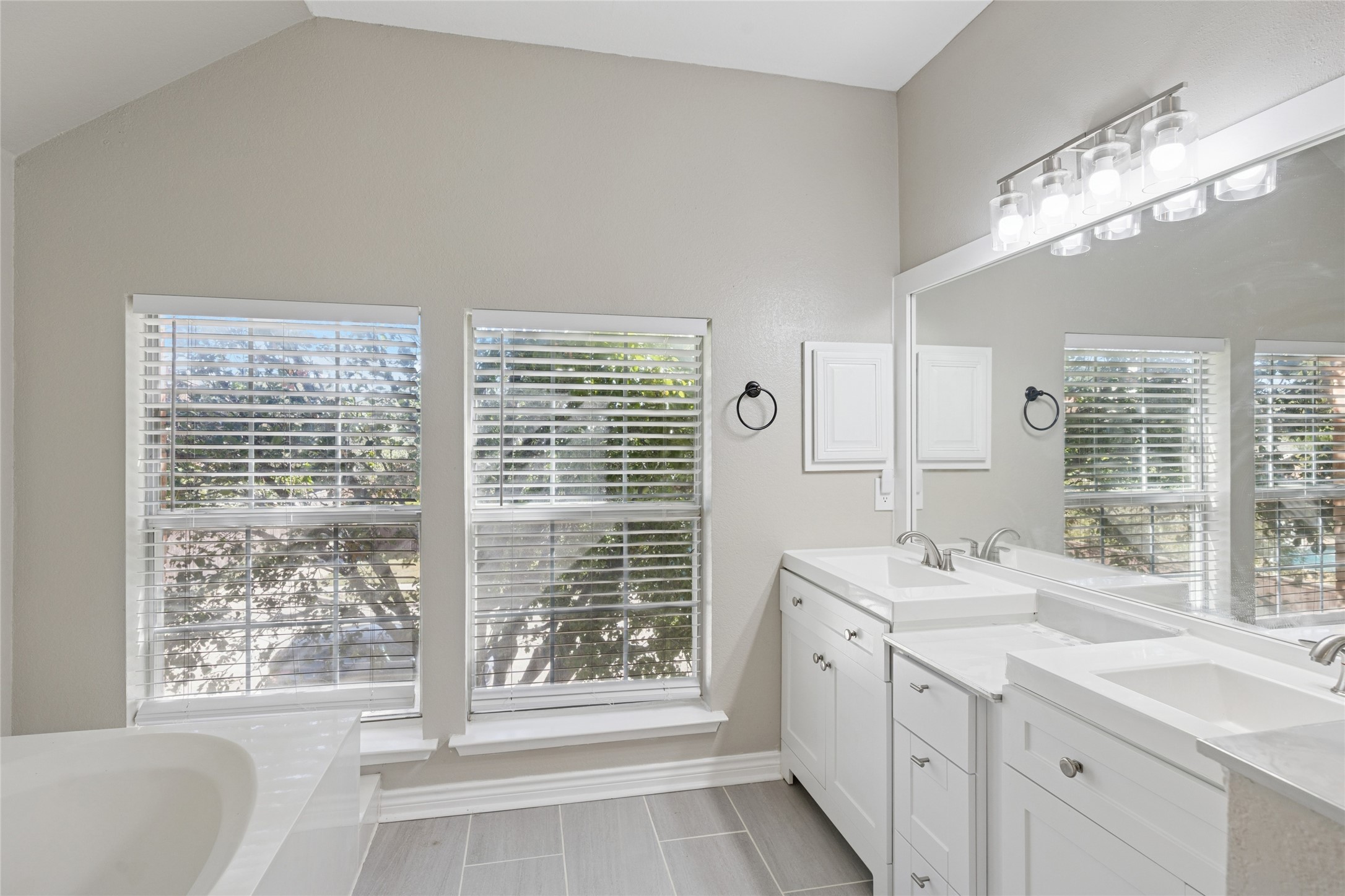 Keller, Texas, 76248, United States, 5 Bedrooms Bedrooms, ,3 BathroomsBathrooms,Residential,For Sale,1988935