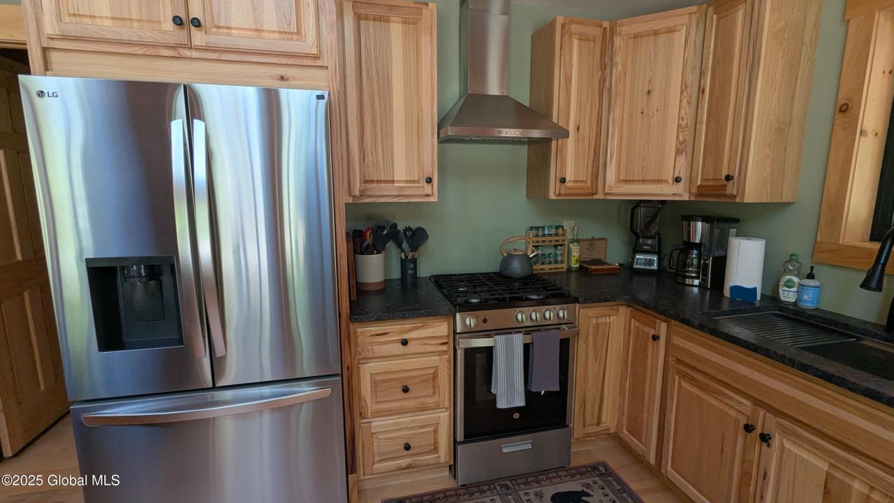 Gloversville, New York, 12078, United States, 2 Bedrooms Bedrooms, ,1 BathroomBathrooms,Residential,For Sale,1876319