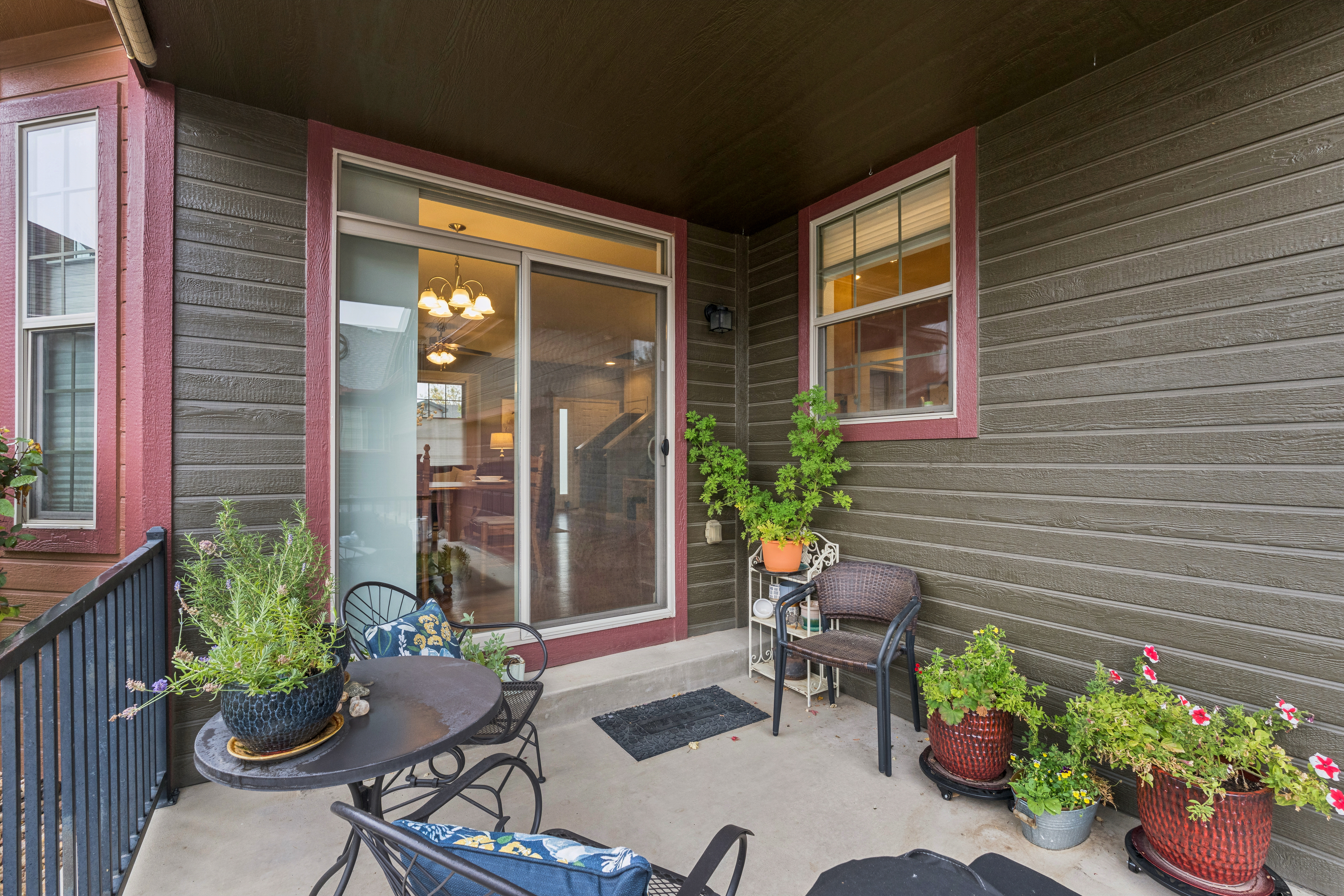  Truly Move-In Ready, Well-Maintained Duplex in the Desirable Town of Loveland - 物件實景