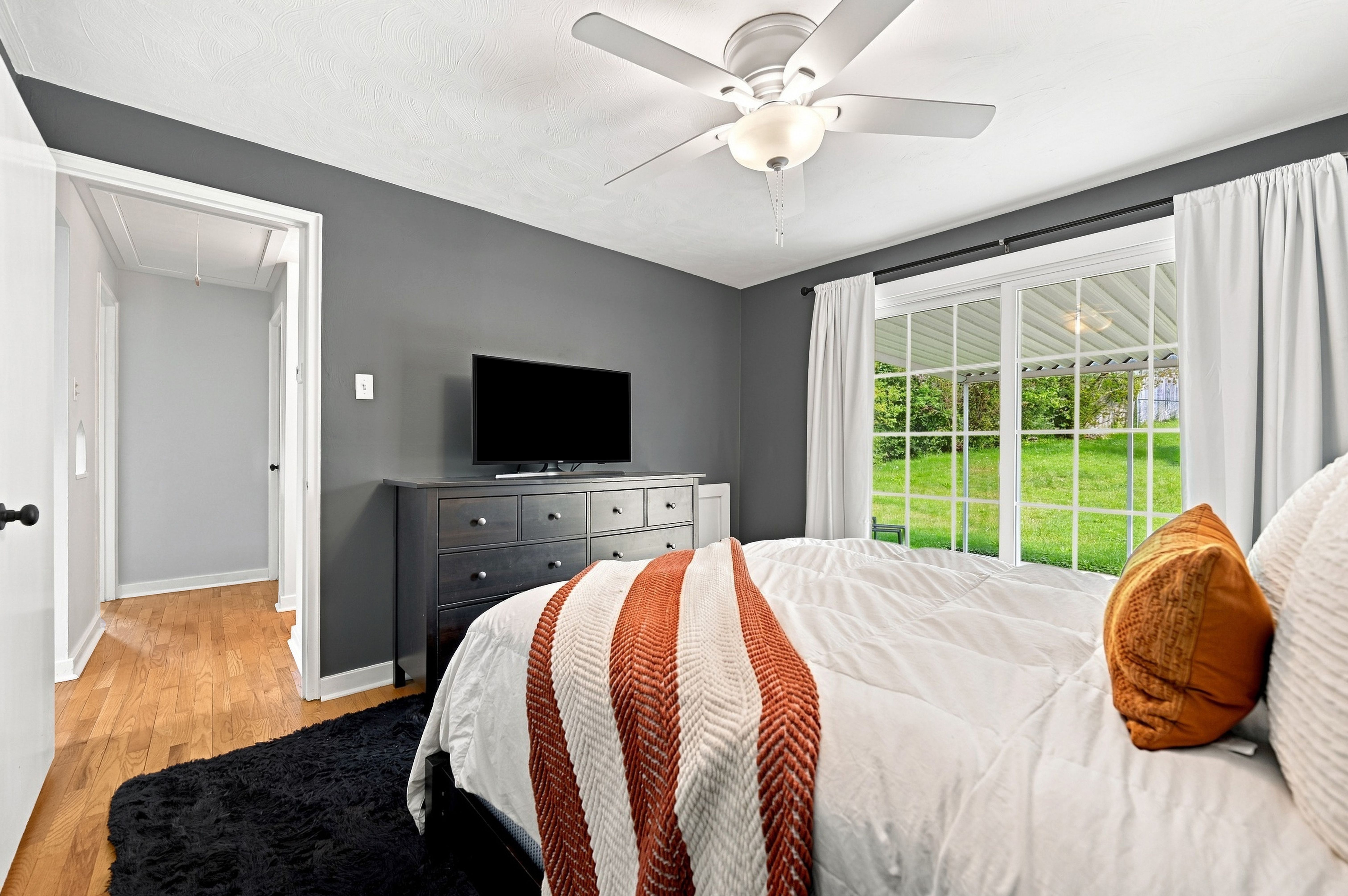  501 Sunnyland Avenue, Pittsburgh, PA 15227 - 物件實景