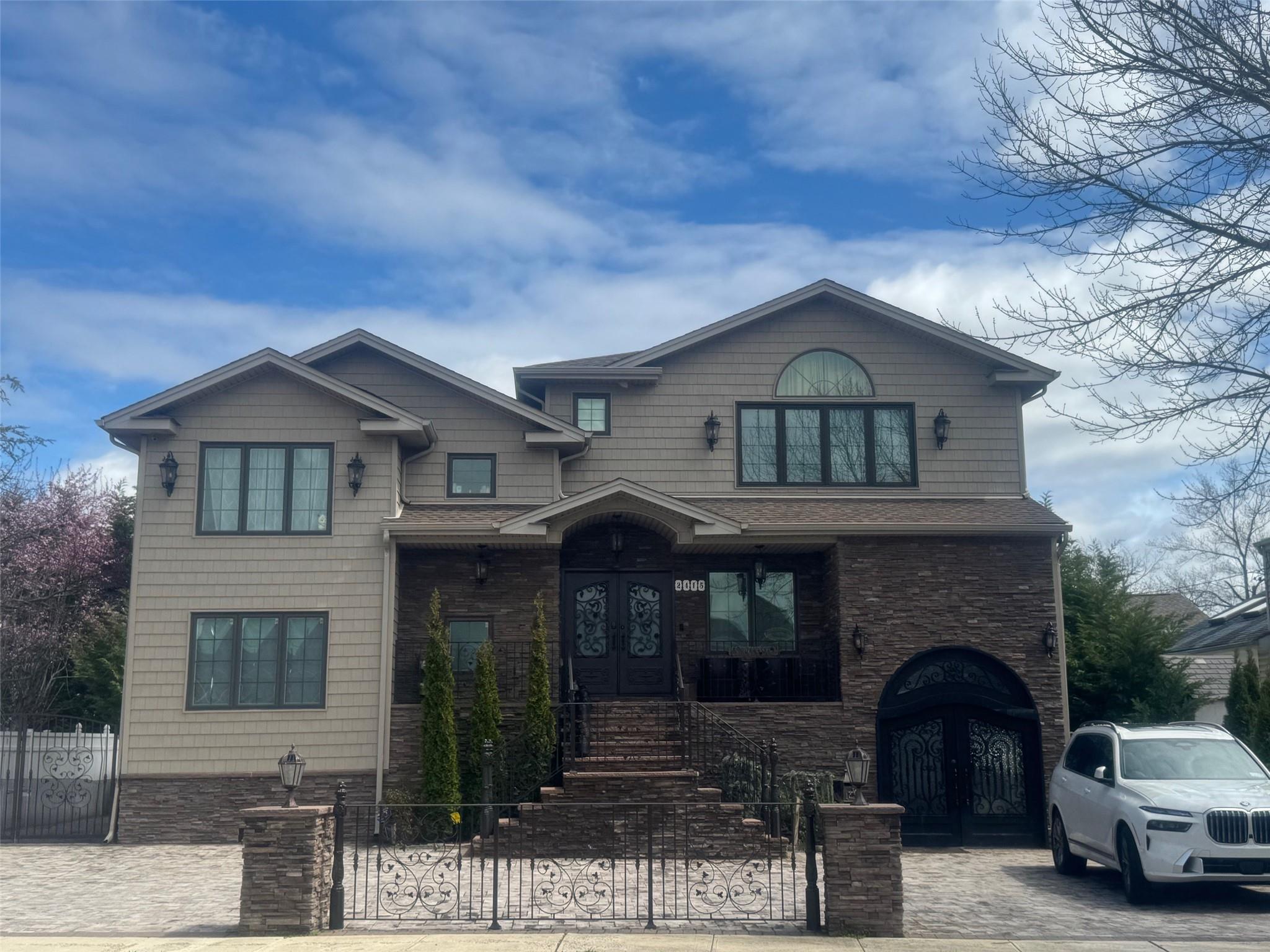 Seaford, New York, 11783, United States, 6 Bedrooms Bedrooms, ,3 BathroomsBathrooms,Residential,For Sale,1766775