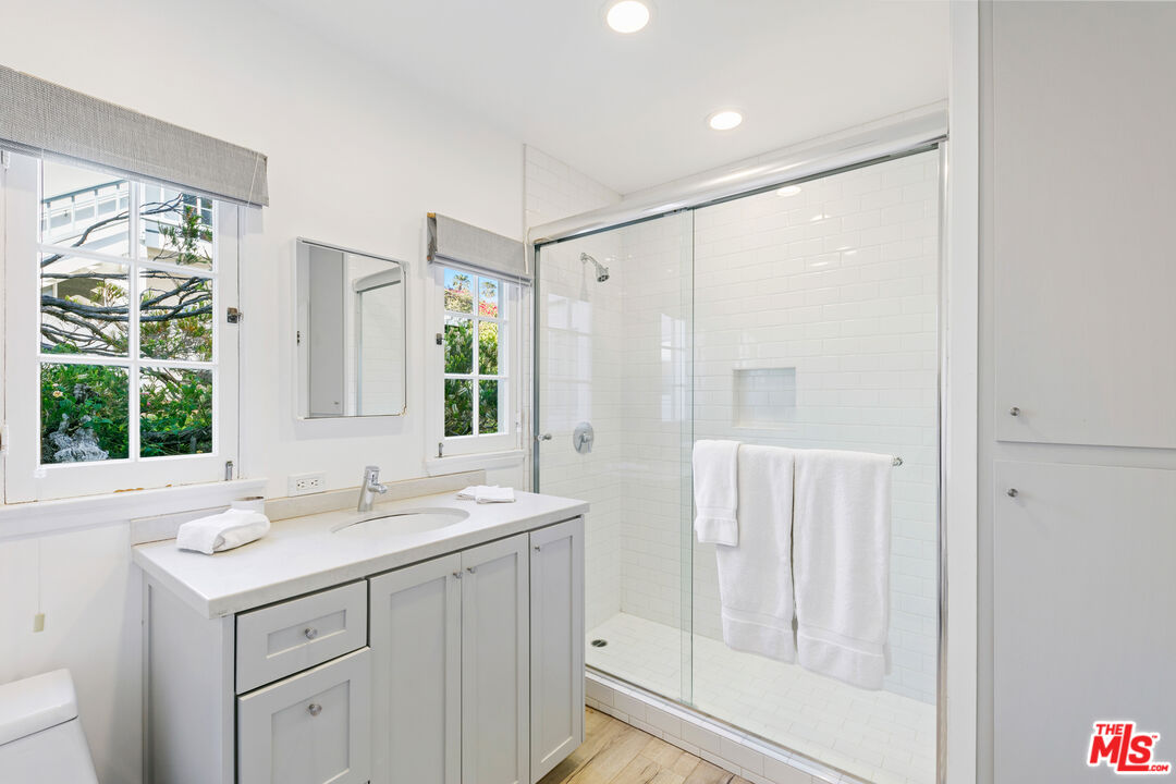 Malibu, California, 90265, United States, 4 Bedrooms Bedrooms, ,4 BathroomsBathrooms,Residential,For Sale,1840661
