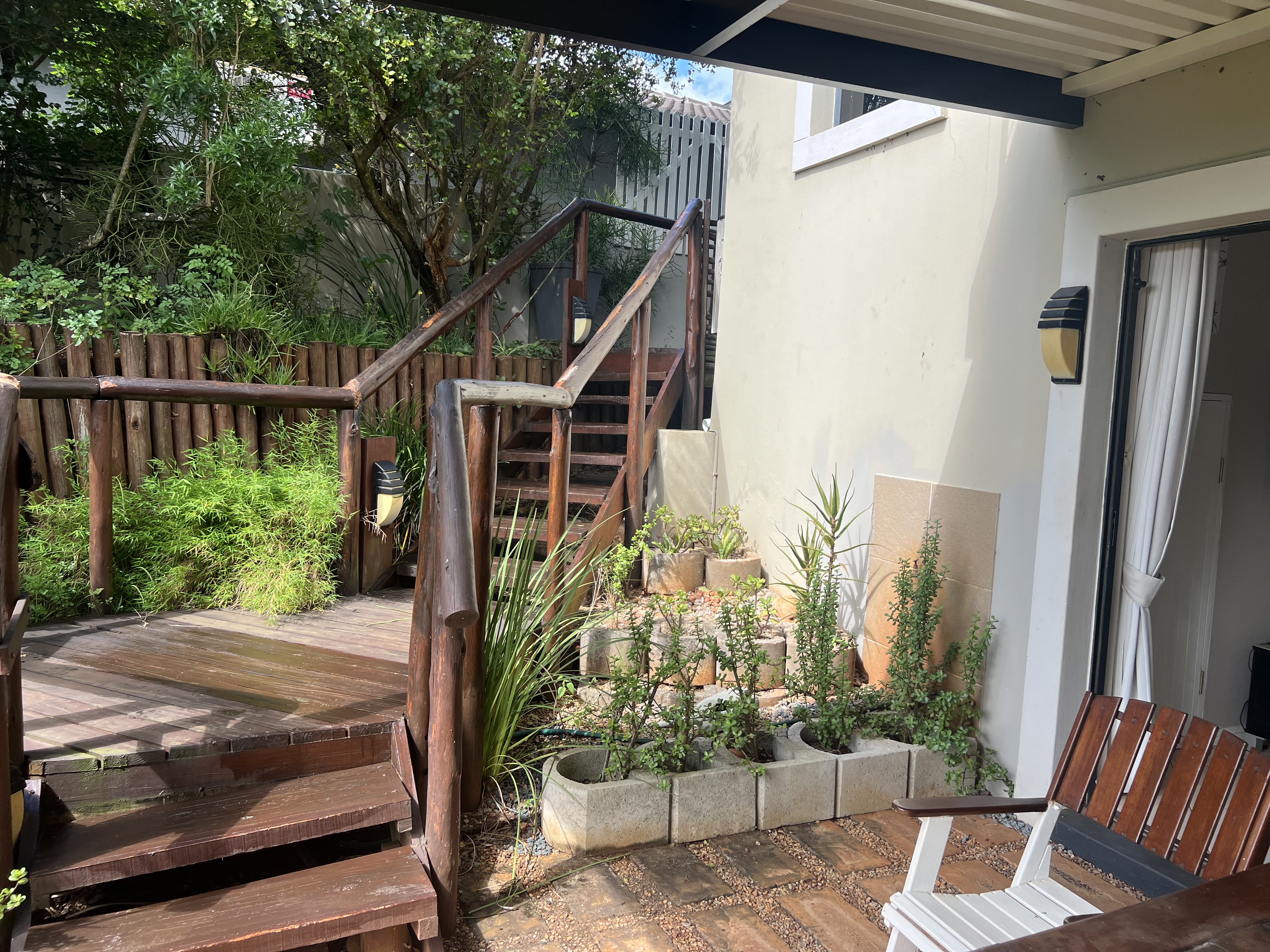  Meticulously maintained home with thoughtfully curated living spaces - 物件實景