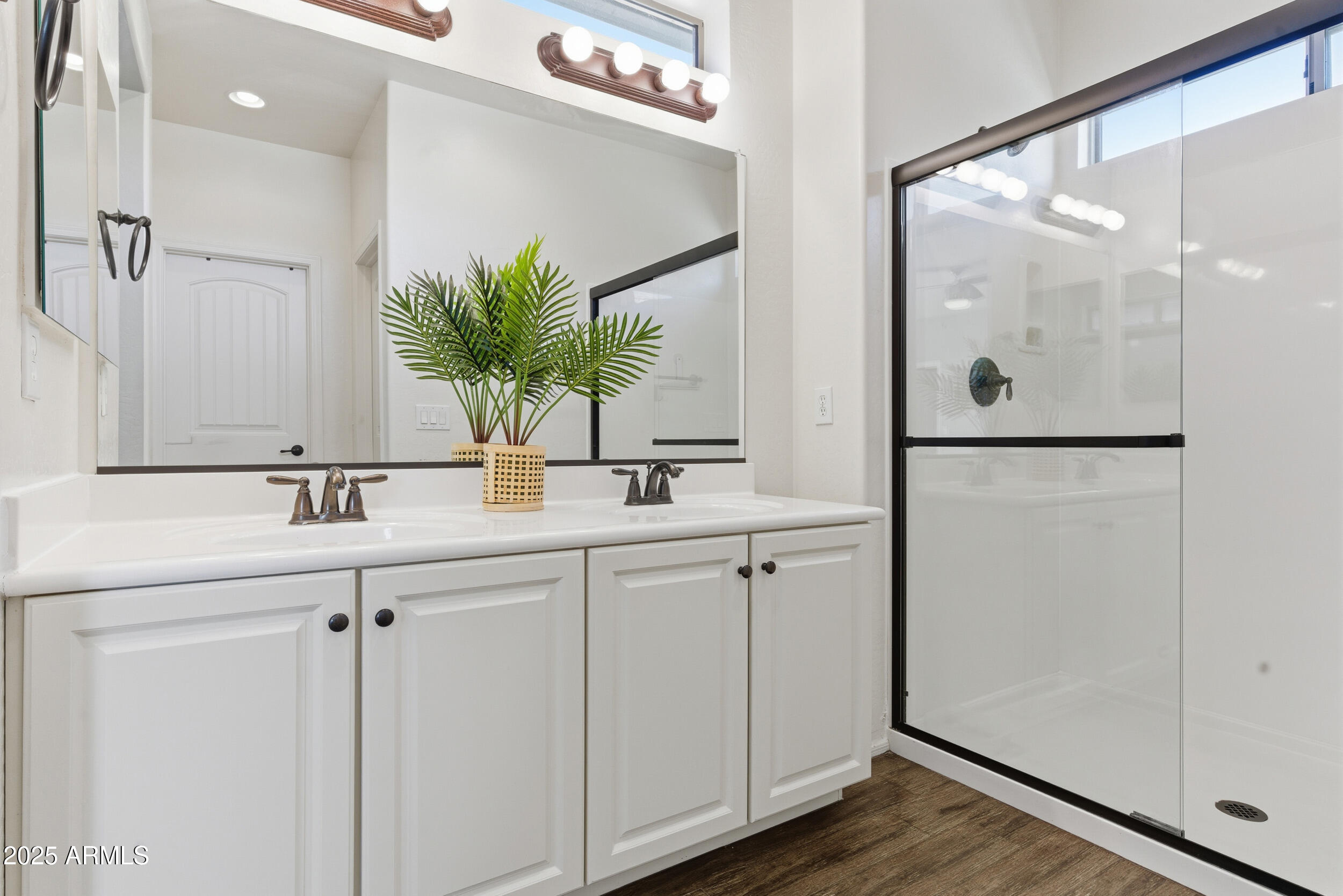 Gilbert, Arizona, 85297, United States, 3 Bedrooms Bedrooms, ,3 BathroomsBathrooms,Residential,For Sale,1991176