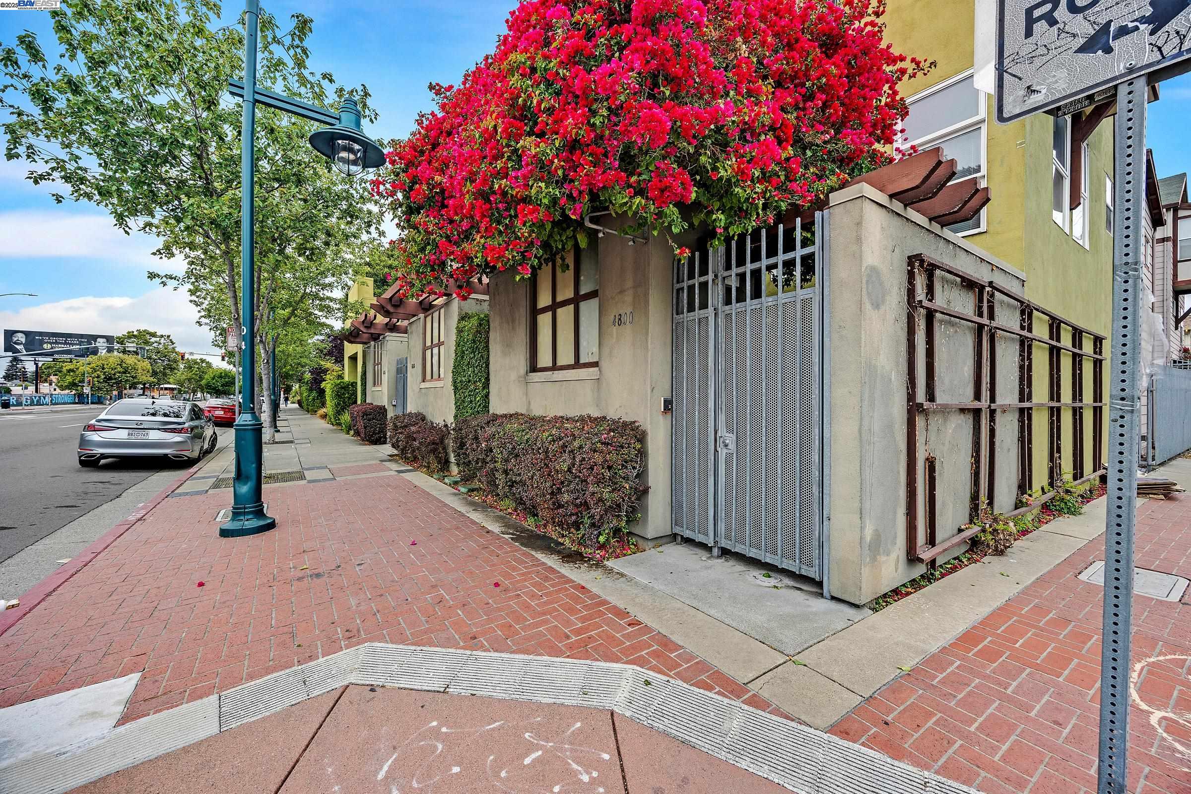 Emeryville, California, 94608, United States, 2 Bedrooms Bedrooms, ,1 BathroomBathrooms,Residential,For Sale,1907705