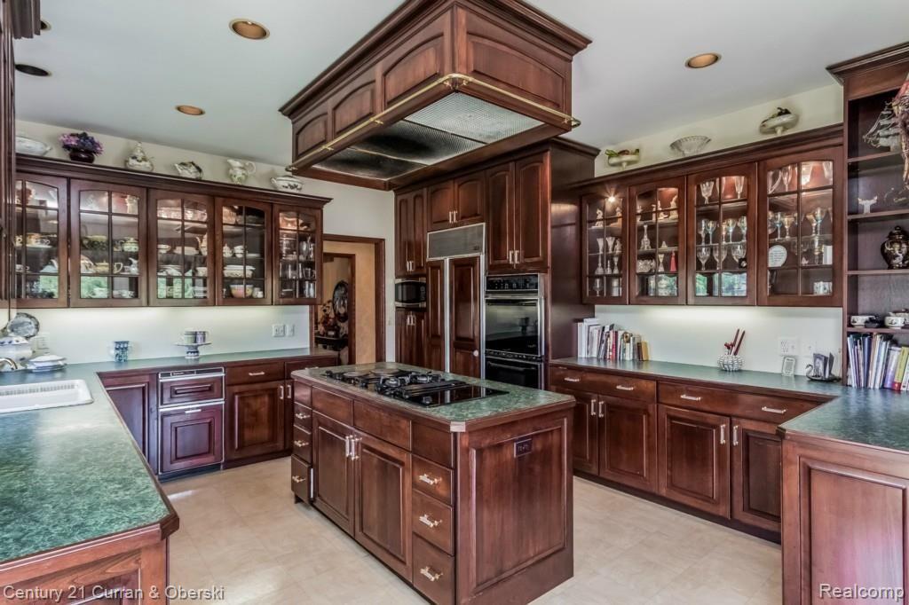 Farmington Hills, Michigan, 48331, United States, 6 Bedrooms Bedrooms, ,7 BathroomsBathrooms,Residential,For Sale,1981472