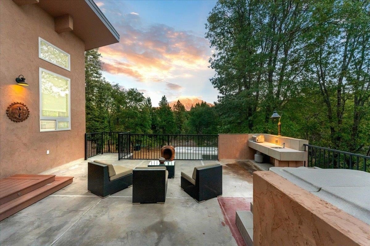 Weed, California, 96094, United States, 4 Bedrooms Bedrooms, ,3 BathroomsBathrooms,Residential,For Sale,1979128