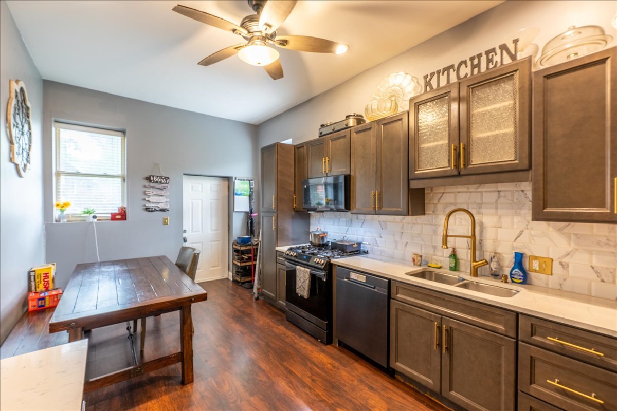 Chicago, Illinois, 60623, United States, 11 Bedrooms Bedrooms, ,Residential,For Sale,1984731