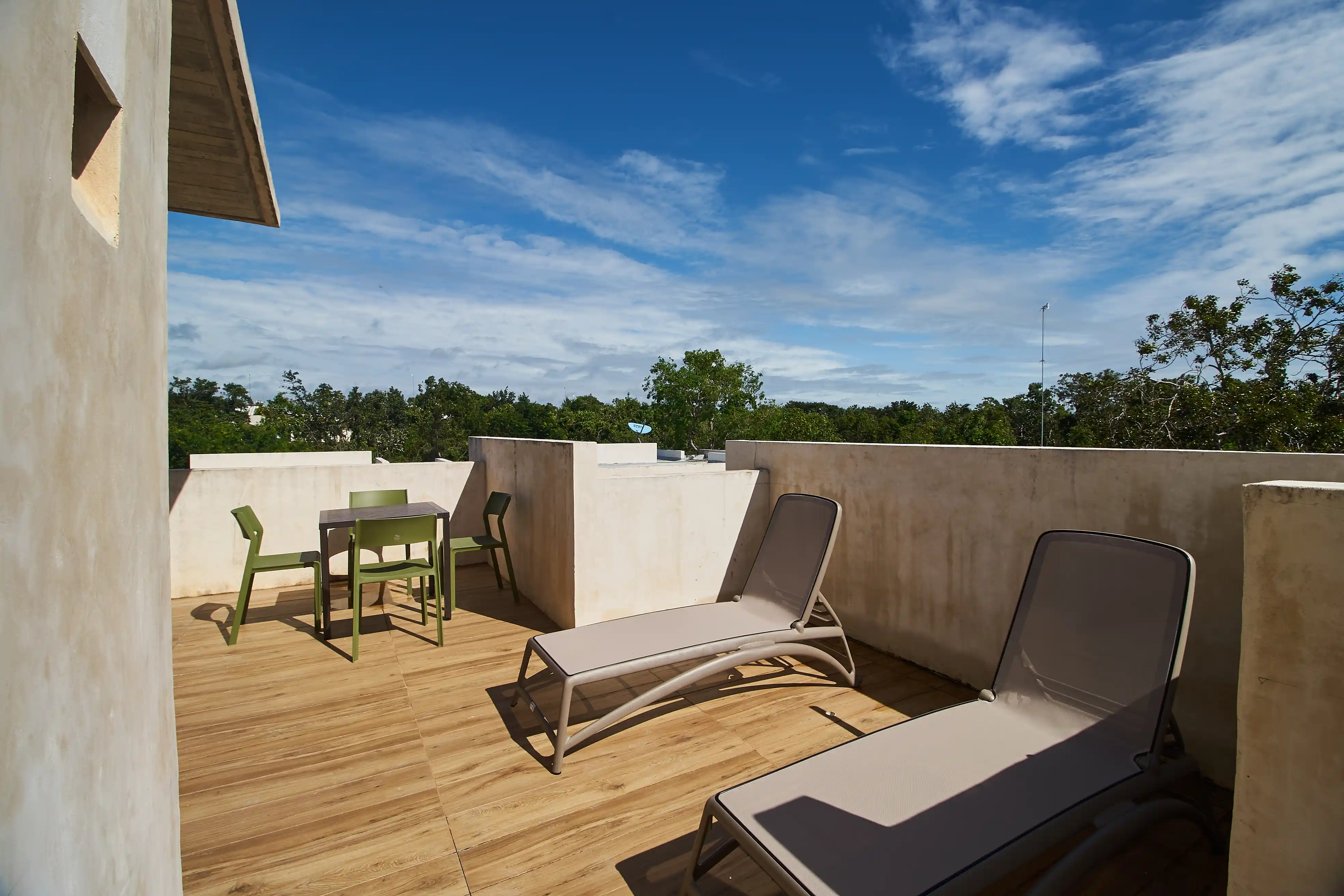  Turnkey Investment: 13-Unit Complex at Market Price - 物件實景