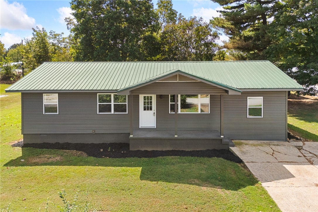 Sue St, Western Grove, AR 72685