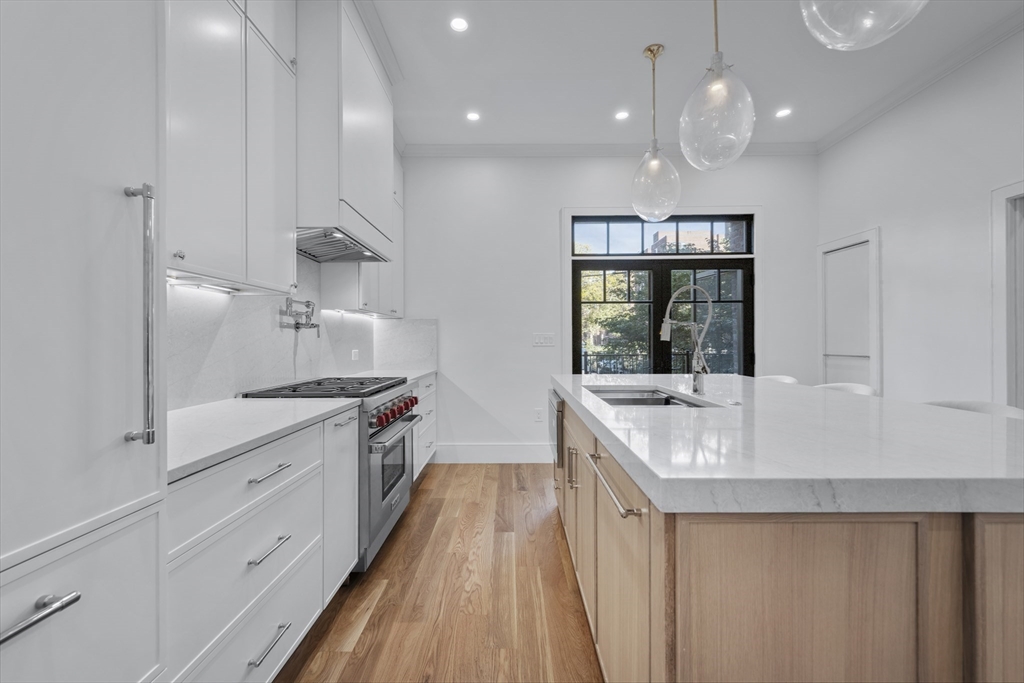 Boston, Massachusetts, 02118, United States, 4 Bedrooms Bedrooms, ,5 BathroomsBathrooms,Residential,For Sale,1973917