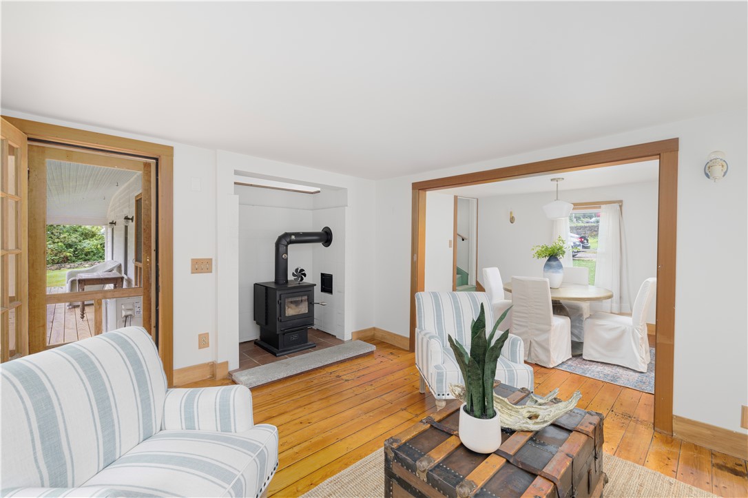 North Kingstown, Rhode Island, 02874, United States, 3 Bedrooms Bedrooms, ,2 BathroomsBathrooms,Residential,For Sale,1895355