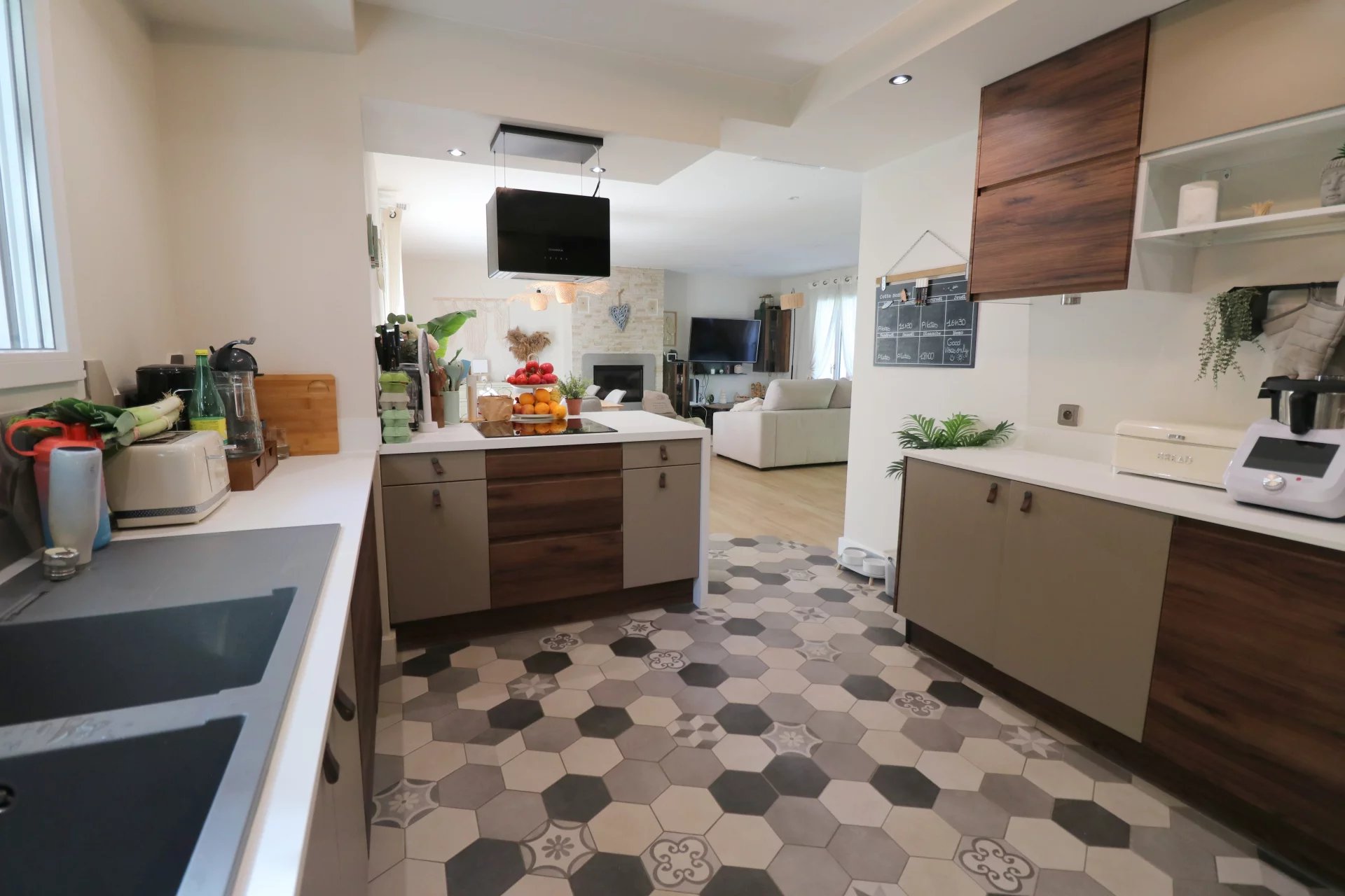 Gujan-Mestras, New Aquitaine, 33470, FR, 5 Bedrooms Bedrooms, ,Residential,For Sale,1995771