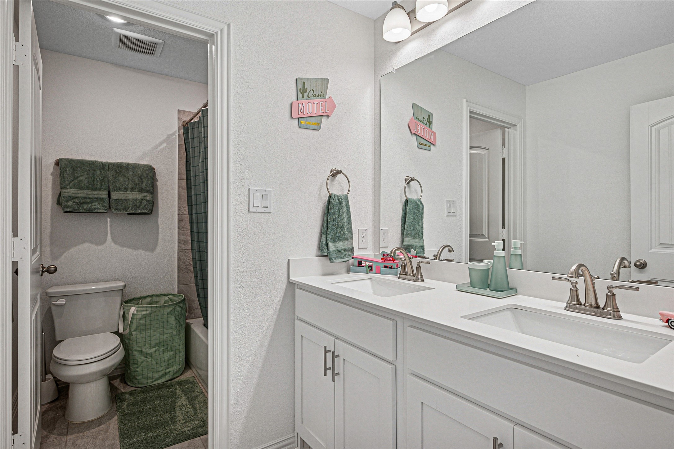 Rhome, Texas, 76078, United States, 4 Bedrooms Bedrooms, ,4 BathroomsBathrooms,Residential,For Sale,1746060