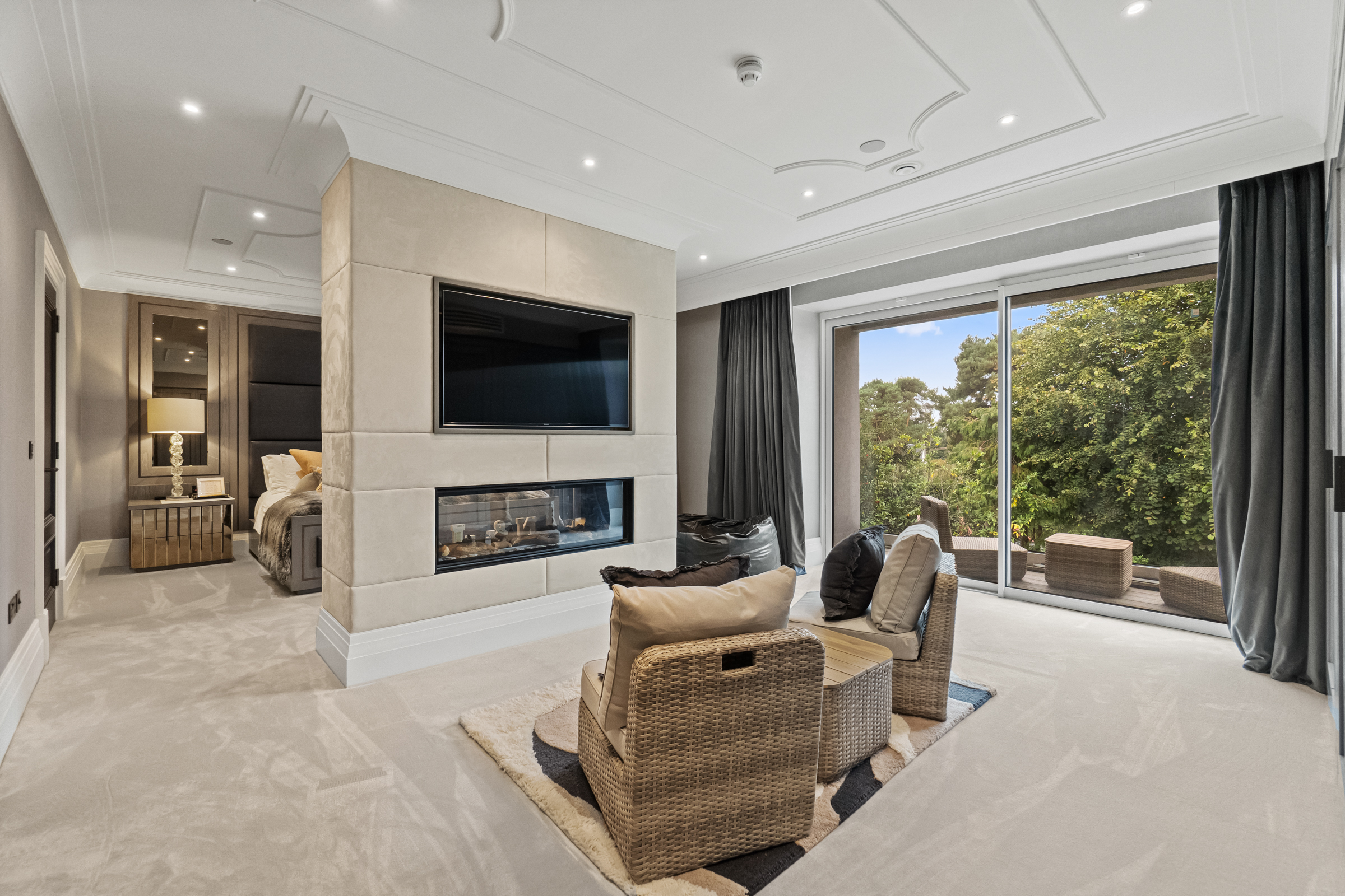  A seven-bedroom Cobham home with a swimming pool and landscaped gardens - 物件實景