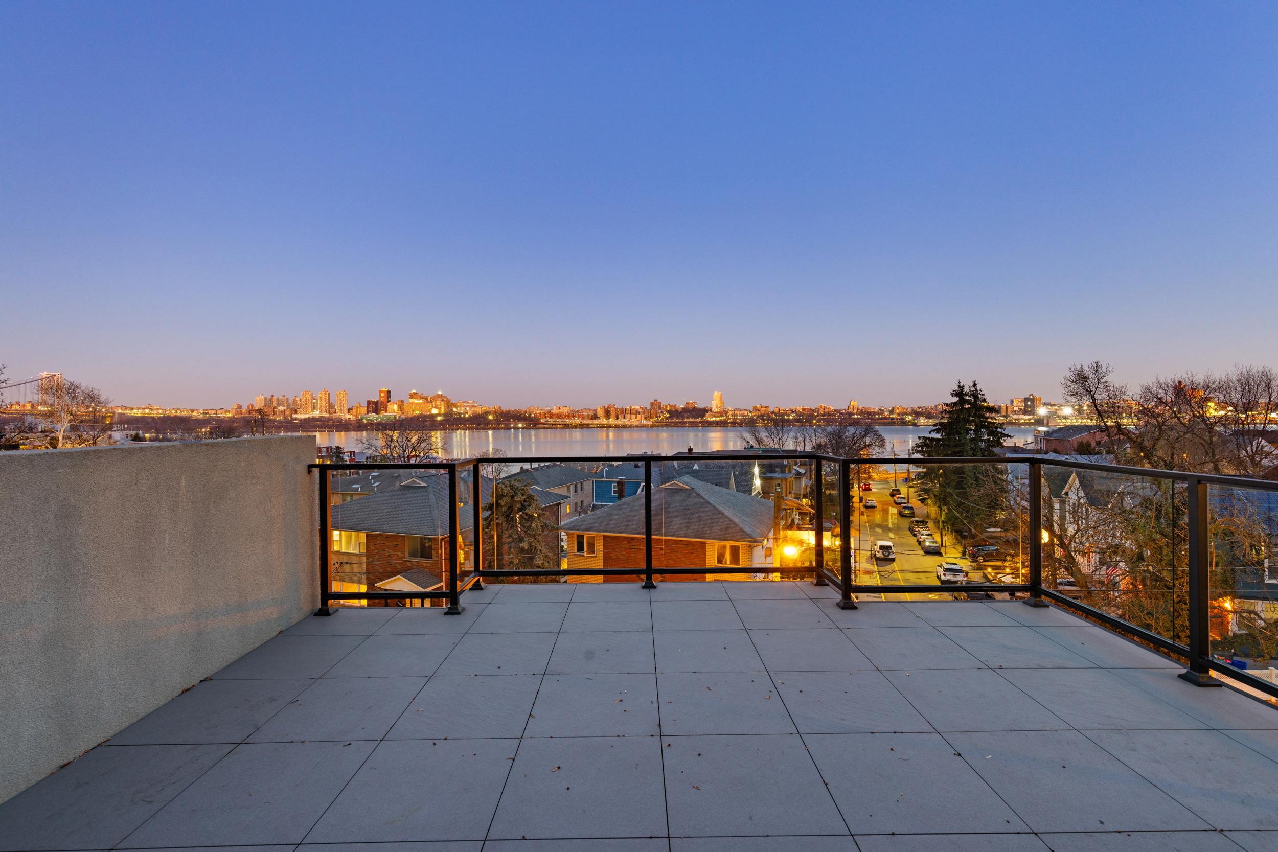  712 Undercliff Avenue, Edgewater, NJ, 07020 - 物件實景