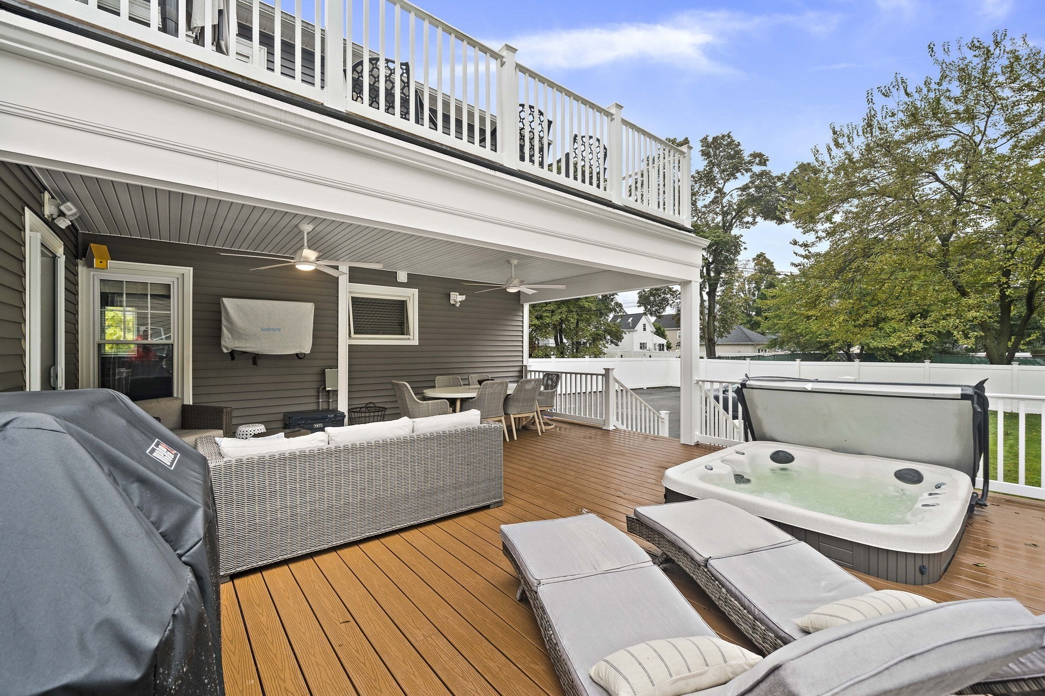 Wakefield, Massachusetts, 01880, United States, 3 Bedrooms Bedrooms, ,2 BathroomsBathrooms,Residential,For Sale,1982541