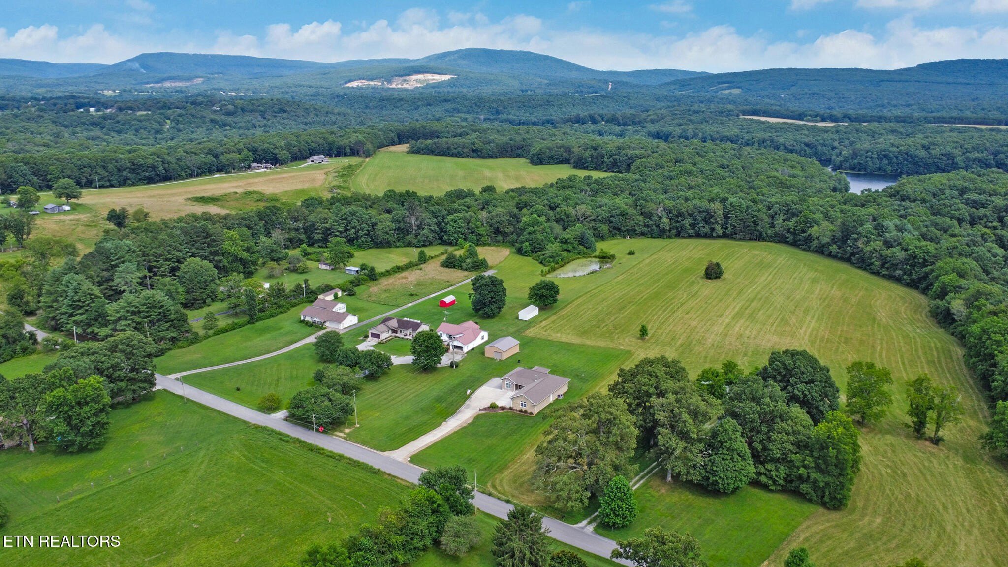 Crossville, Tennessee, 38555, United States, 3 Bedrooms Bedrooms, ,3 BathroomsBathrooms,Residential,For Sale,1978322