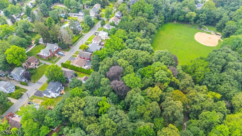 Essex Fells Twp., New Jersey, 07021, United States, 4 Bedrooms Bedrooms, ,4 BathroomsBathrooms,Residential,For Sale,1885303