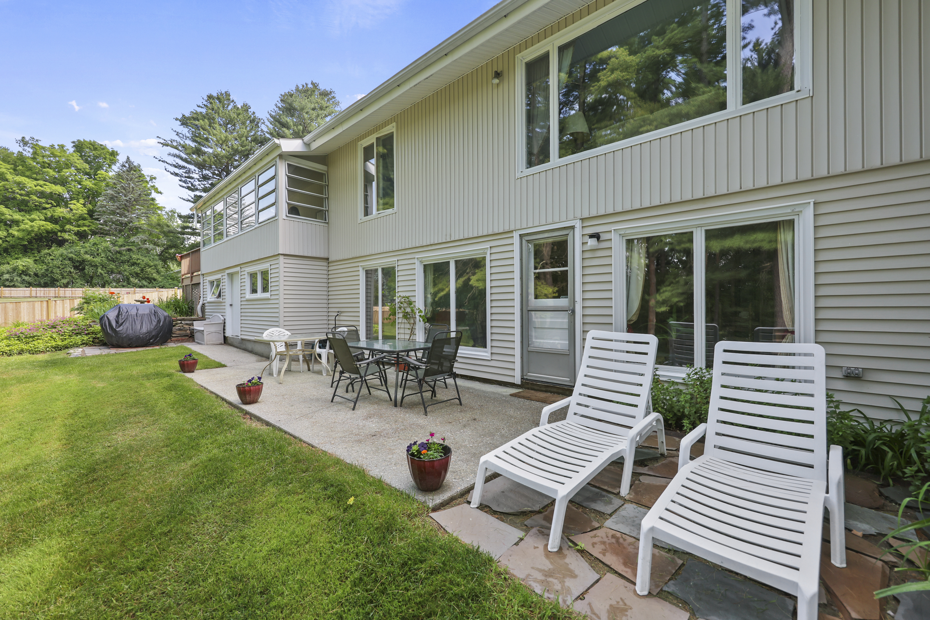  Immaculate 4 Bed Ranch with 3-Season Porch near Lake Onota - 物件實景