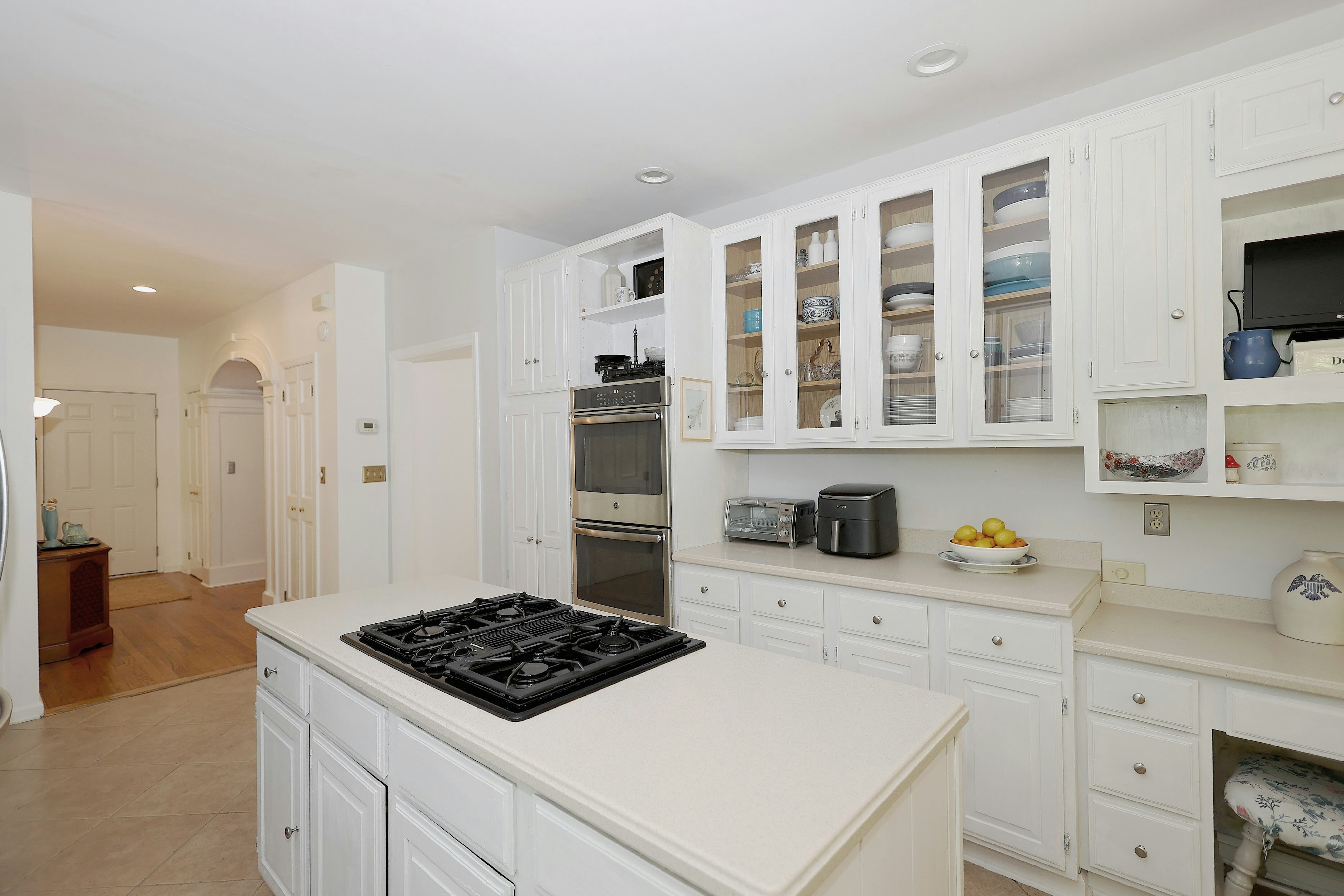  Expansive West Redding Colonial - 物件實景