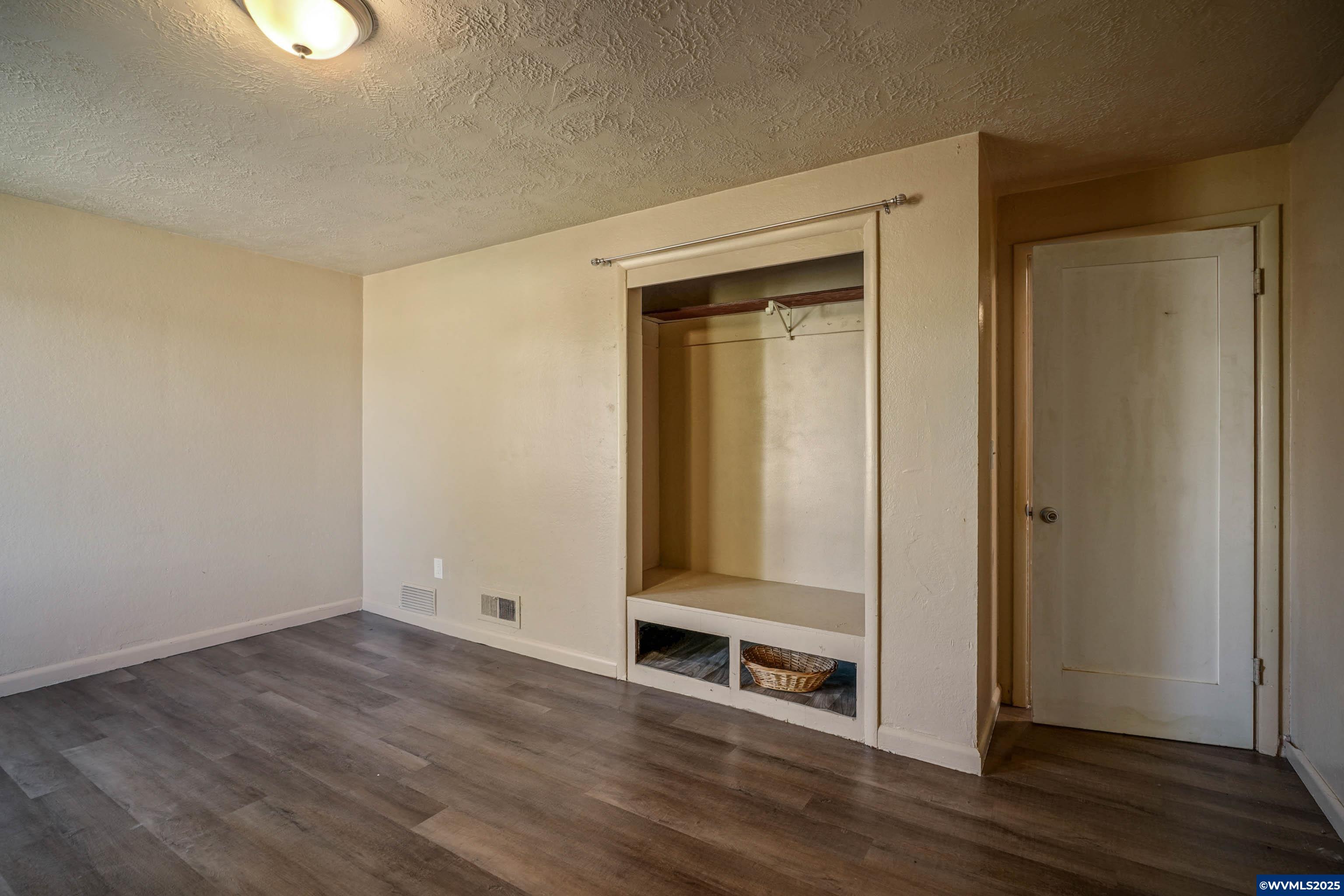 Salem, Oregon, 97301, United States, 5 Bedrooms Bedrooms, ,3 BathroomsBathrooms,Residential,For Sale,1965364