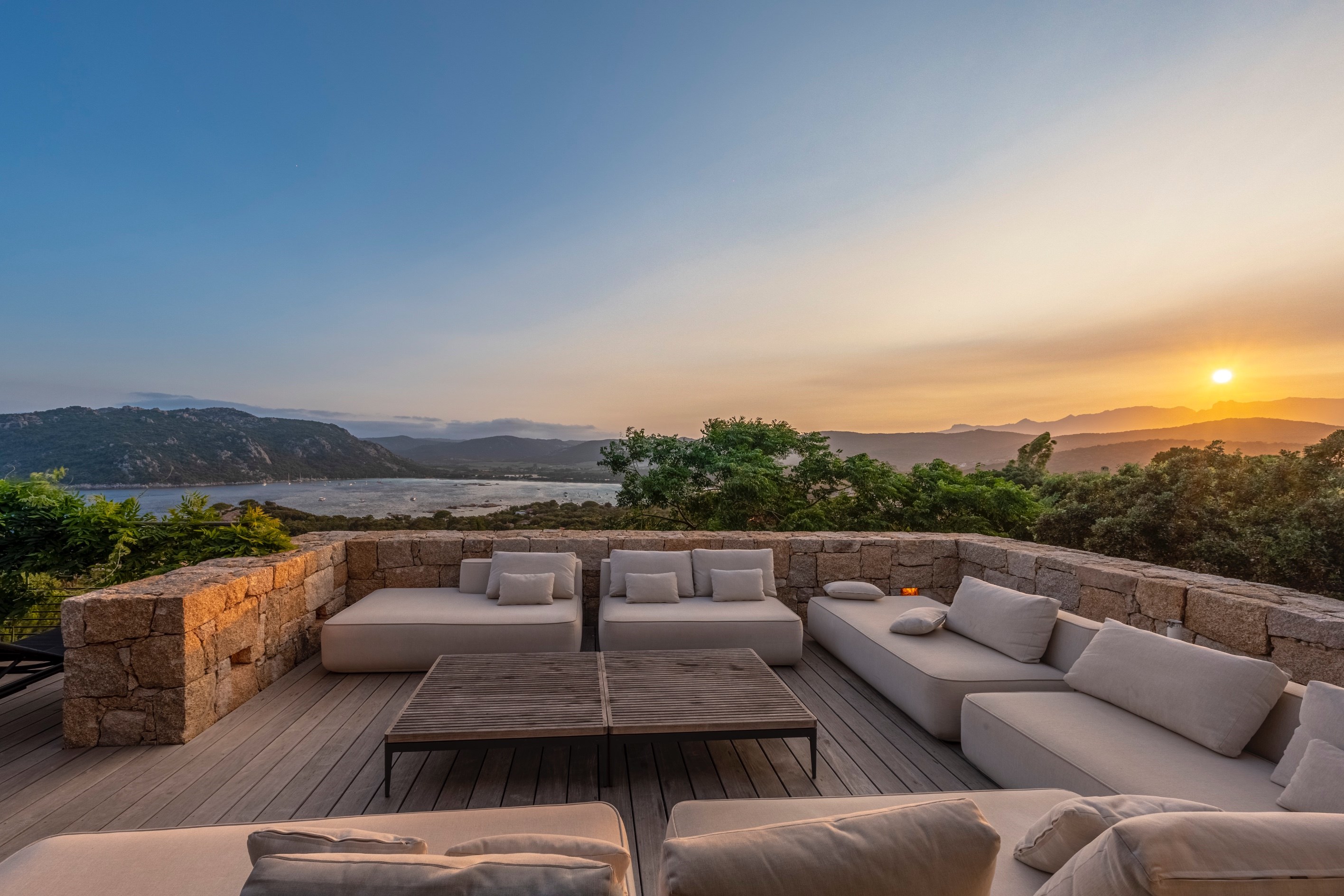  ARCHITECT-DESIGNED VILLA - PRIVATE WXATERFRONT ESTATE OF CALA D