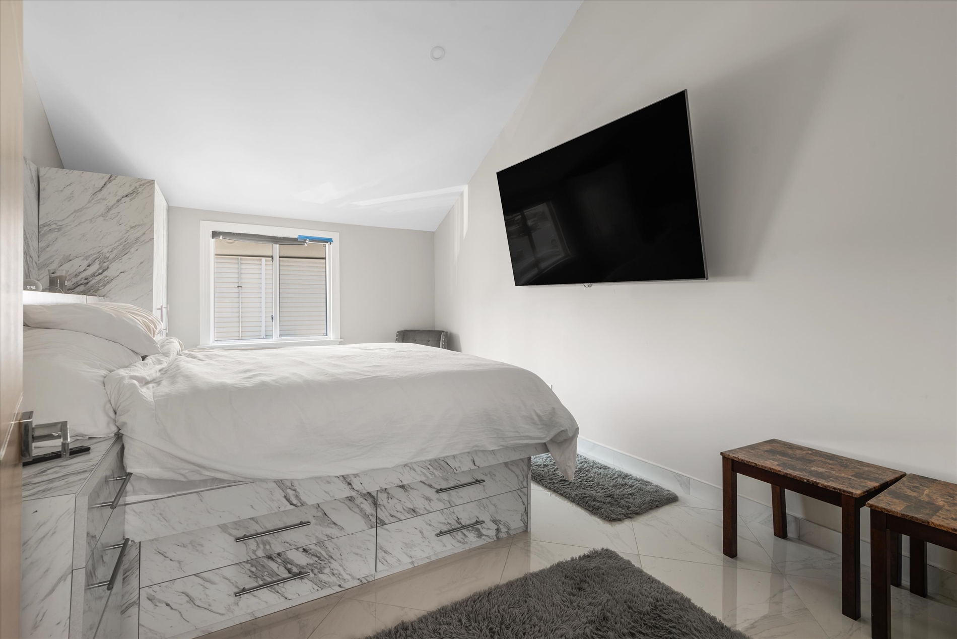 Howard Beach, New York, 11414, United States, 5 Bedrooms Bedrooms, ,2 BathroomsBathrooms,Residential,For Sale,2049449