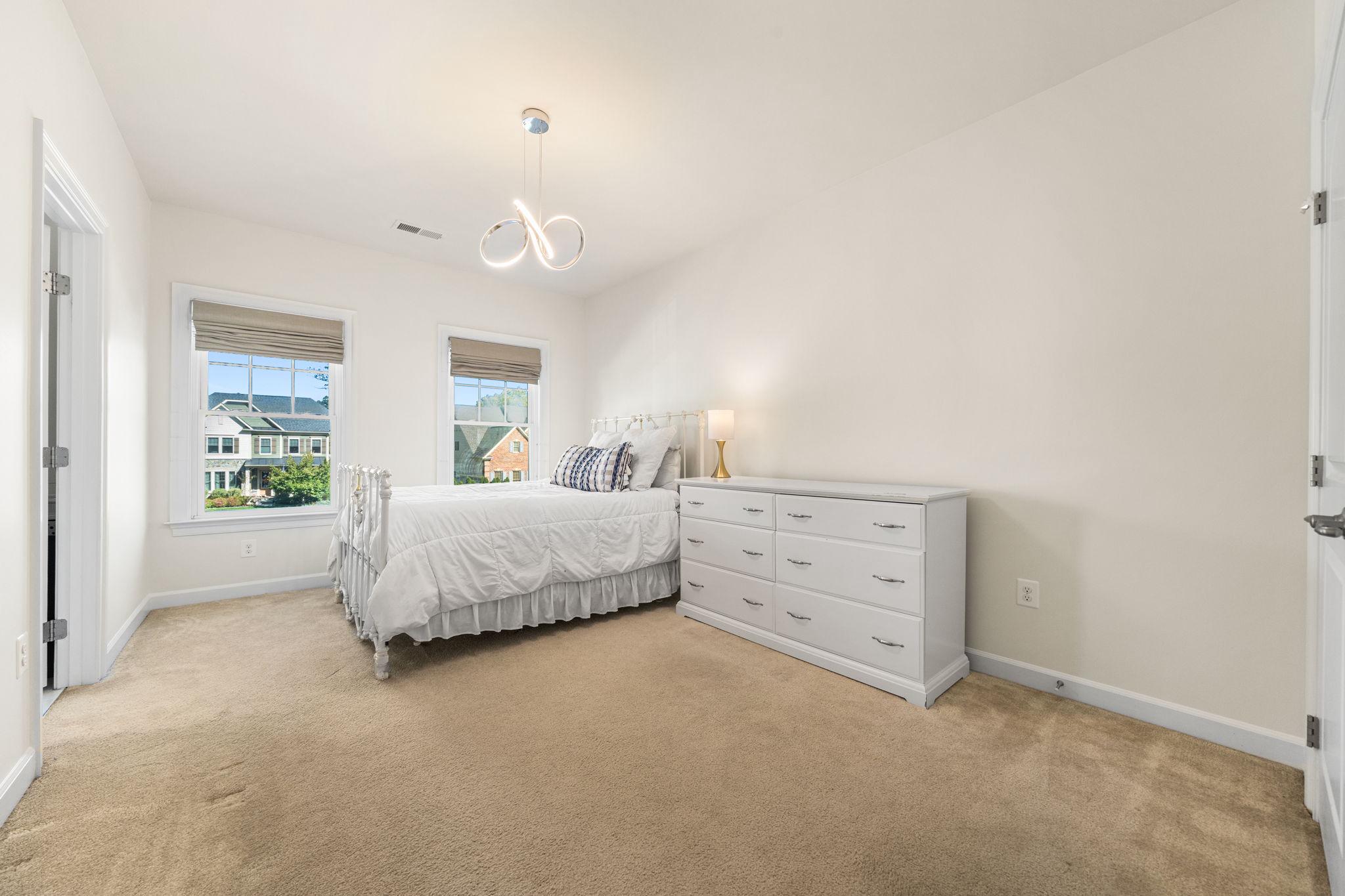  1385 Bishop Crest Court, Alexandria, VA, 22308 - 物件實景