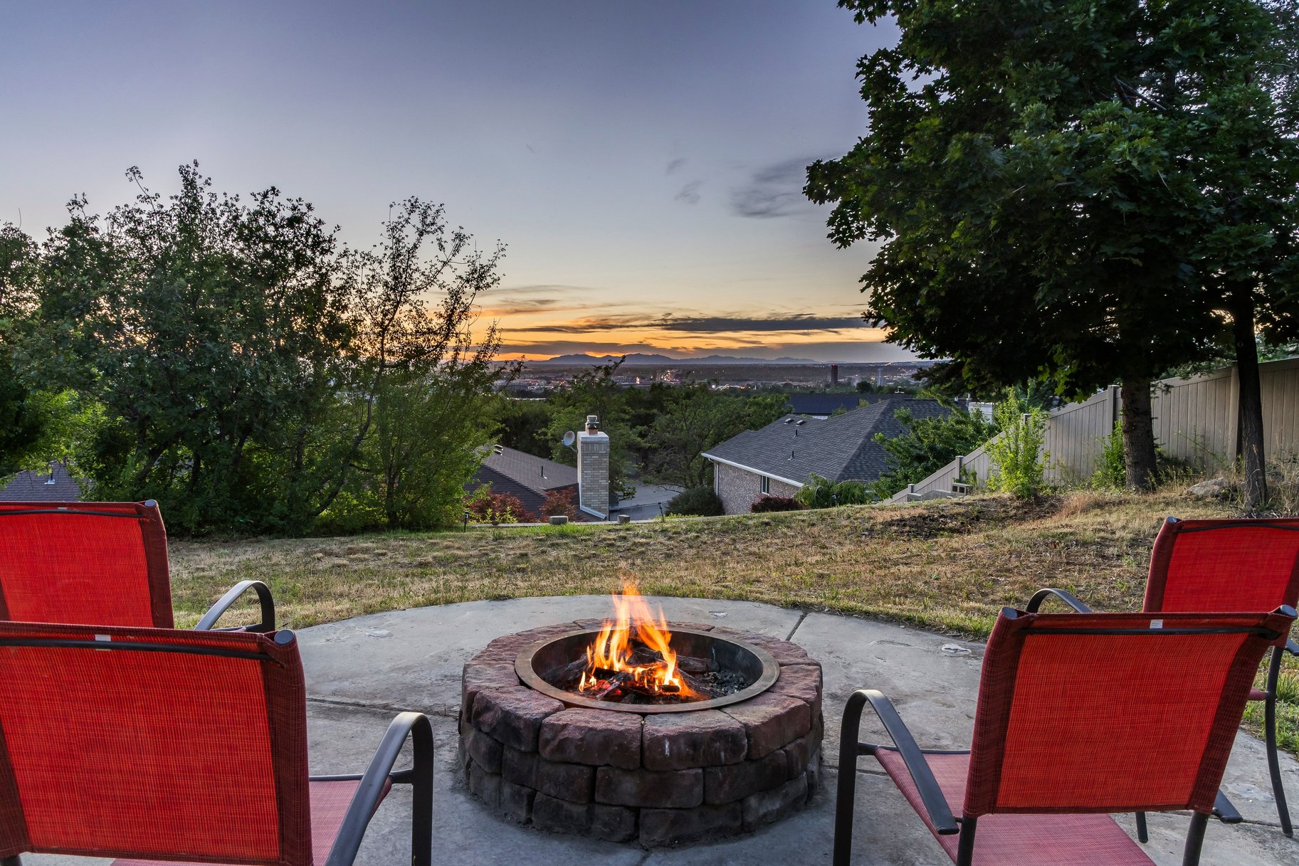  Farmington Rambler on Private Half-Acre with Incredible Views - 物件實景