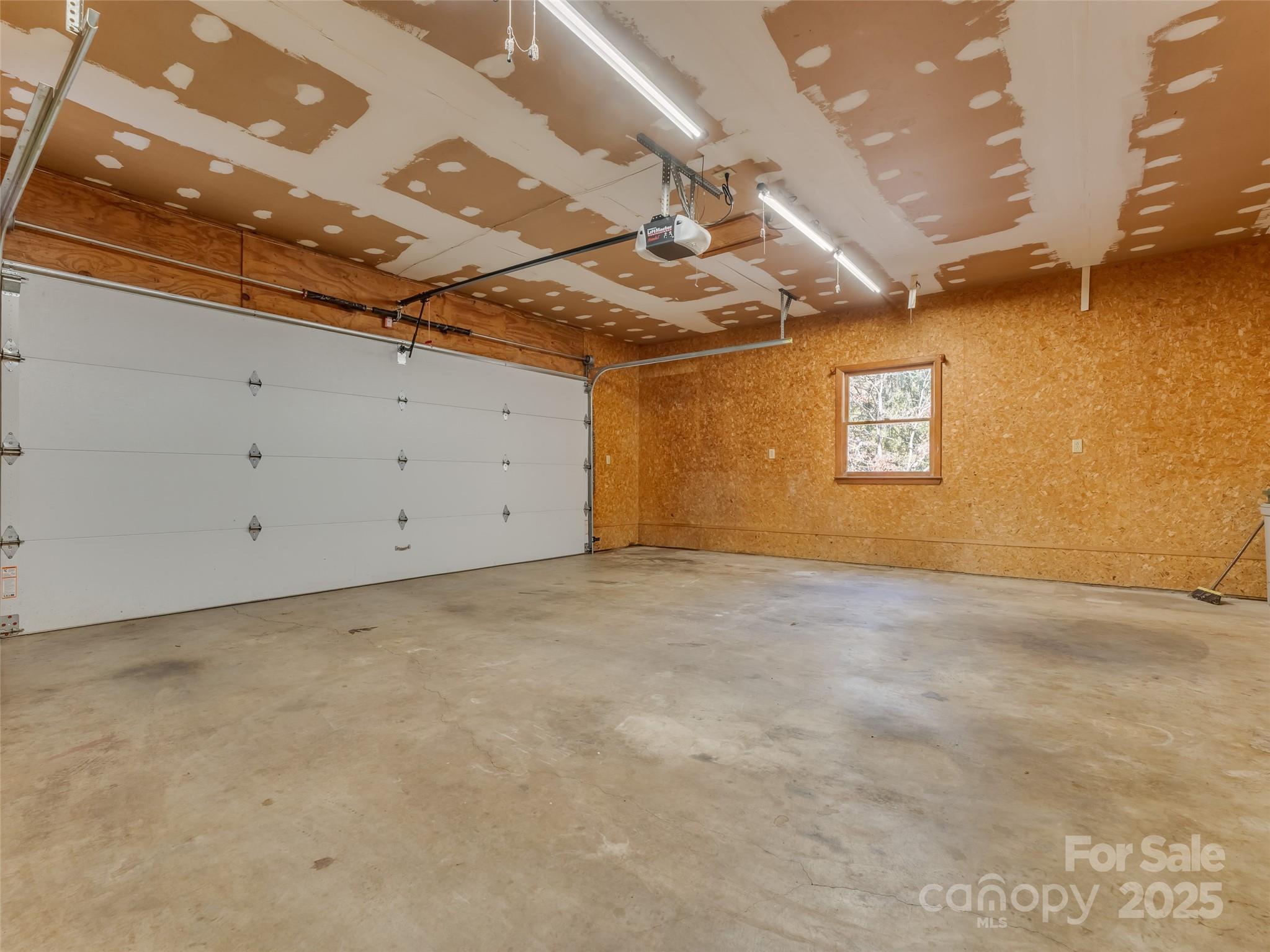 Candler, North Carolina, 28715, United States, 4 Bedrooms Bedrooms, ,3 BathroomsBathrooms,Residential,For Sale,1983385