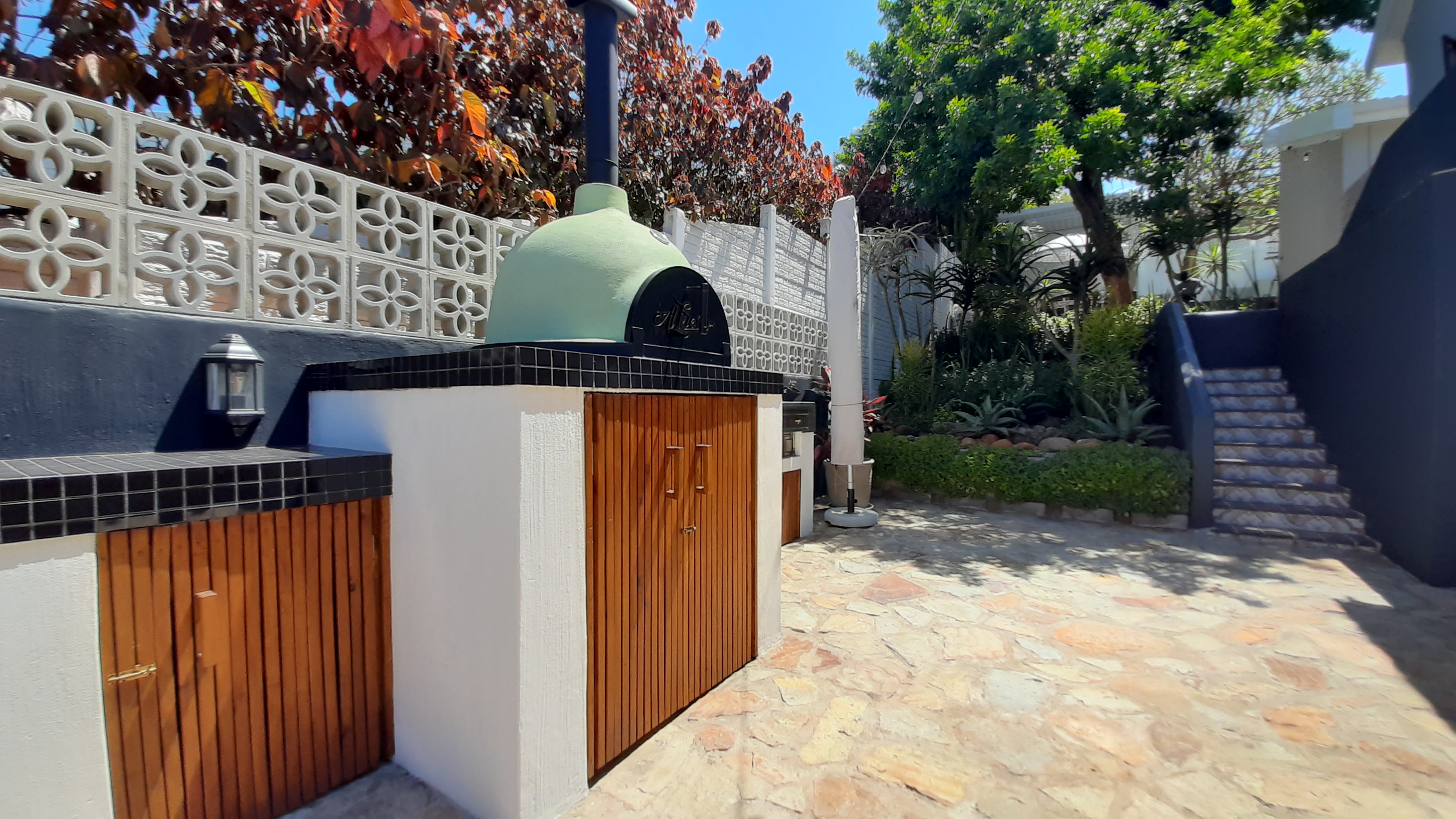 Fully Renovated Coastal Residence with Guest Flatlet and Sea Views in Salt Rock - 物件實景