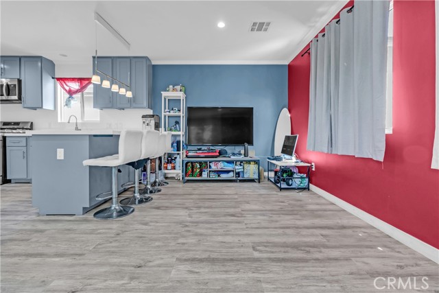 Los Angeles, California, 91605, United States, 5 Bedrooms Bedrooms, ,4 BathroomsBathrooms,Residential,For Sale,1979926