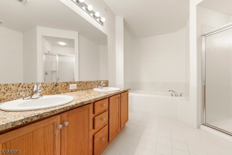 Clifton City, New Jersey, 07013, United States, 2 Bedrooms Bedrooms, ,2 BathroomsBathrooms,Residential,For Sale,1870870